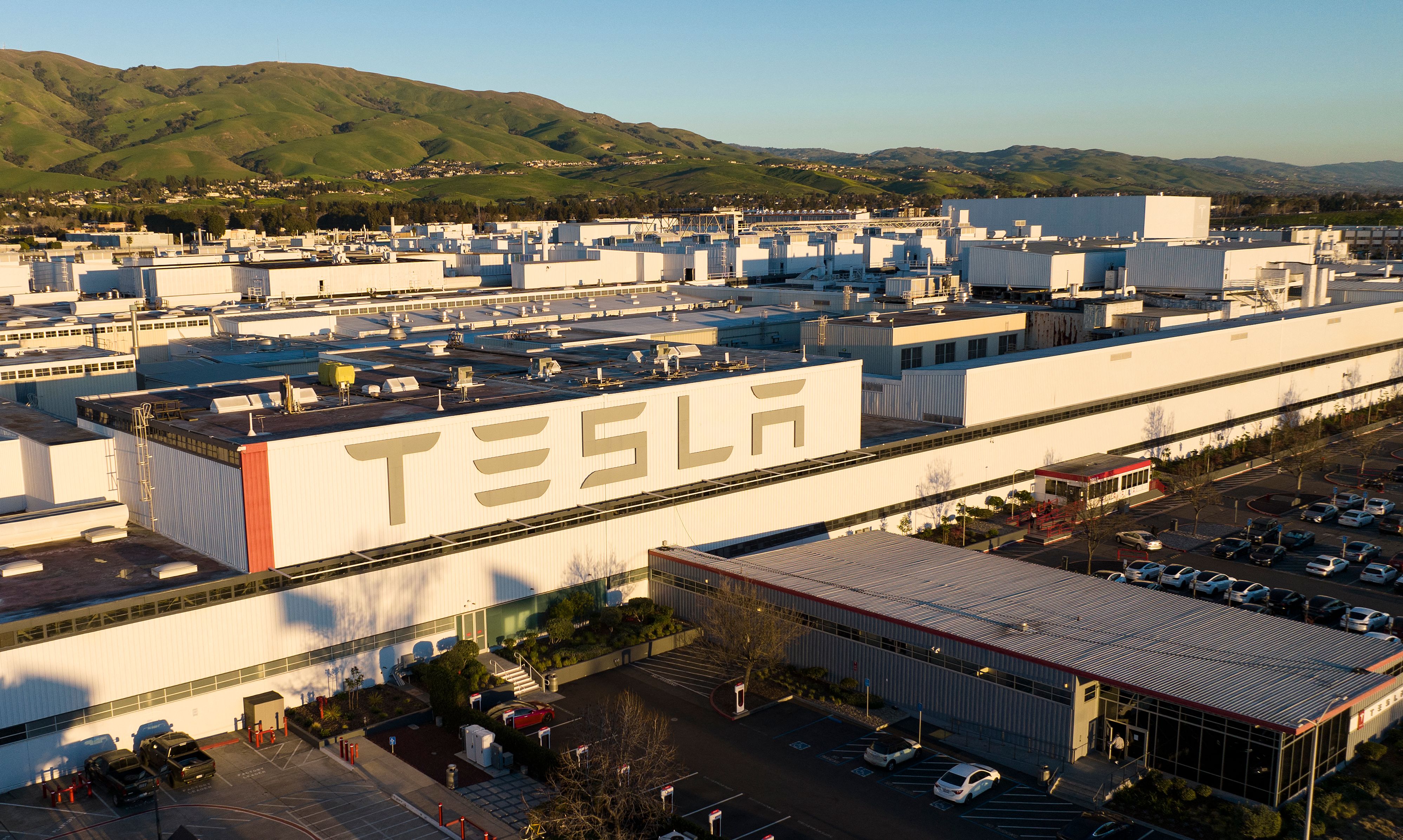 Tesla règle avec l’EPA les violations du Clean Air Act en Californie