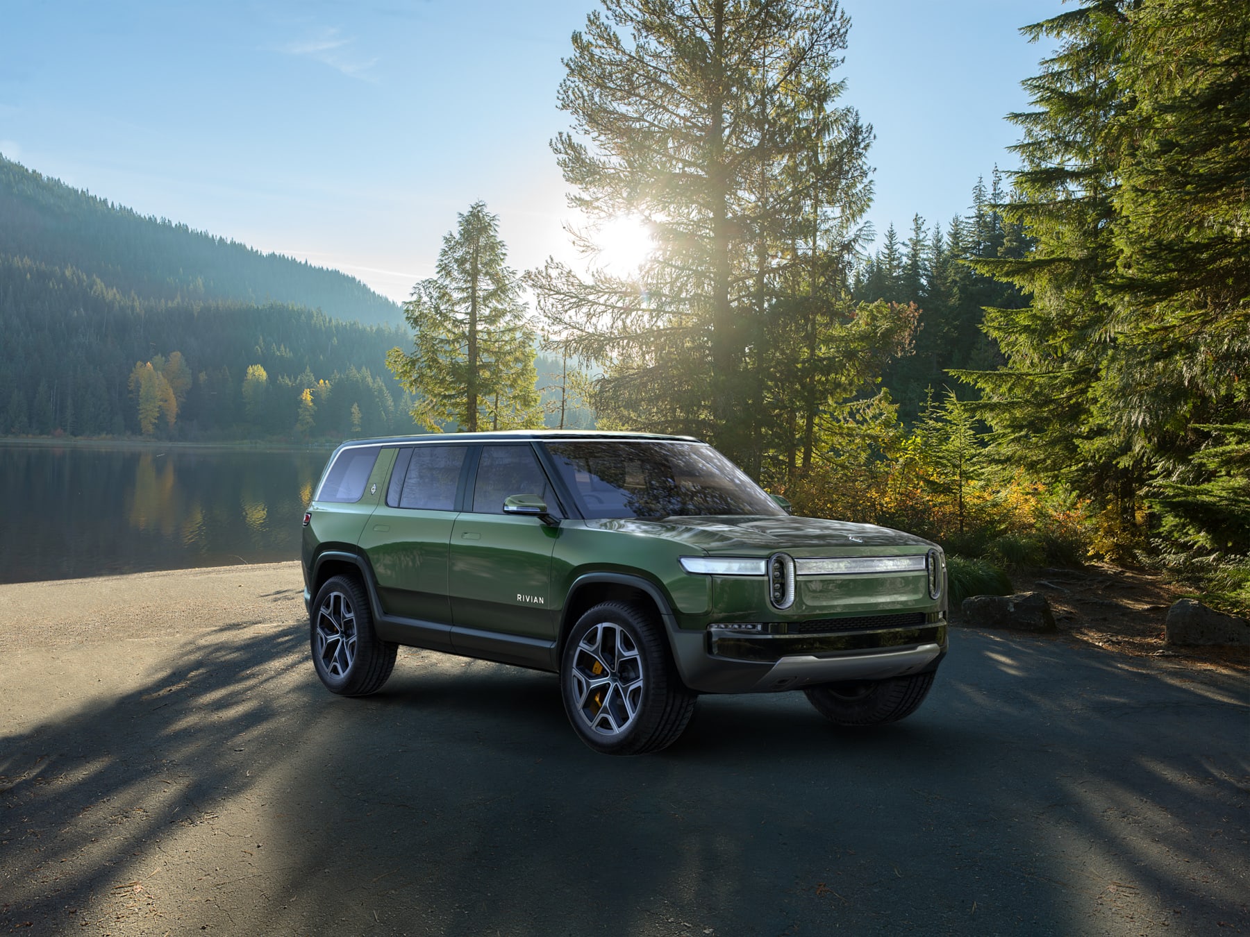 Rivian 将其四电机 R1T 皮卡的底价提高了 12,000 美元