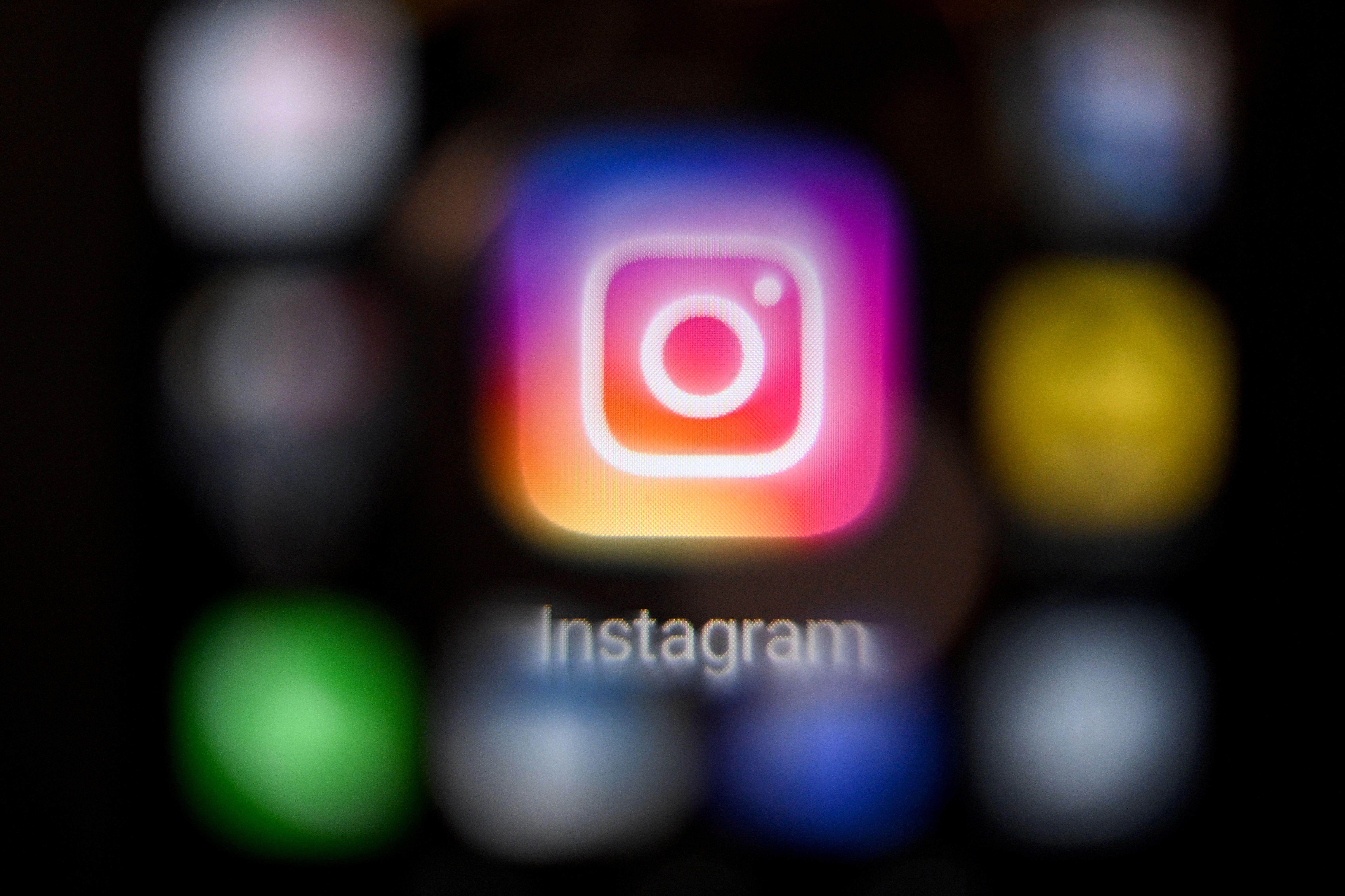 Russia follows through on retaliation promise, bans Instagram