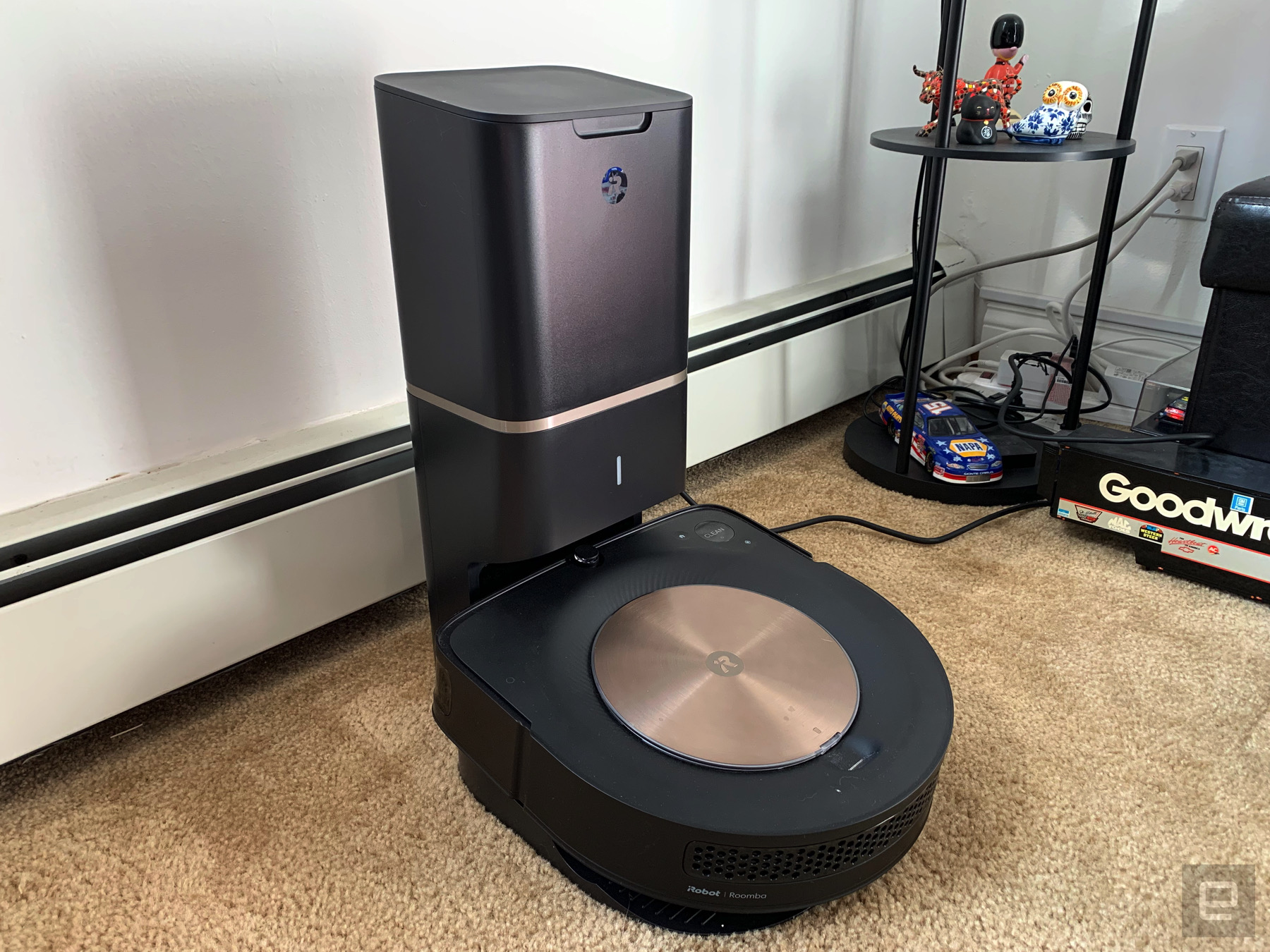 iRobot 的高级 Roomba s9+ 机器人真空吸尘器现在优惠 220 美元