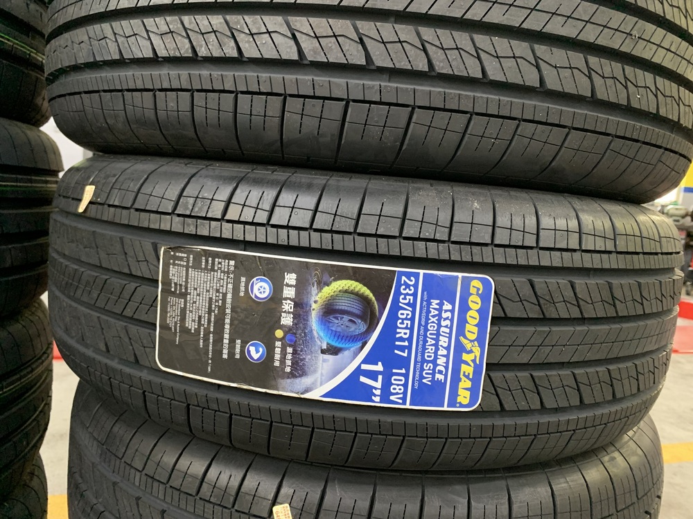 GOODYEAR Assurance MaxGuard SUV採用升級胎面花紋搭配特定角度胎塊設計、降噪肋條與更窄的花紋溝槽，創造出更安靜舒適的駕駛體驗。