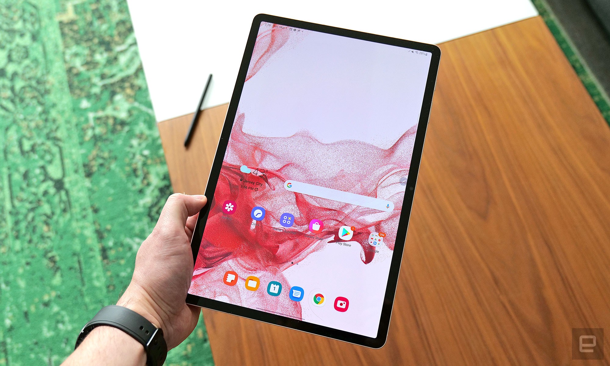 The Galaxy Tab S8+ features a 12.4-inch screen natively stylus support, and an included S Pen." data-uuid="34694fea-88b6-3791-9d63-8fbc6e7adfed