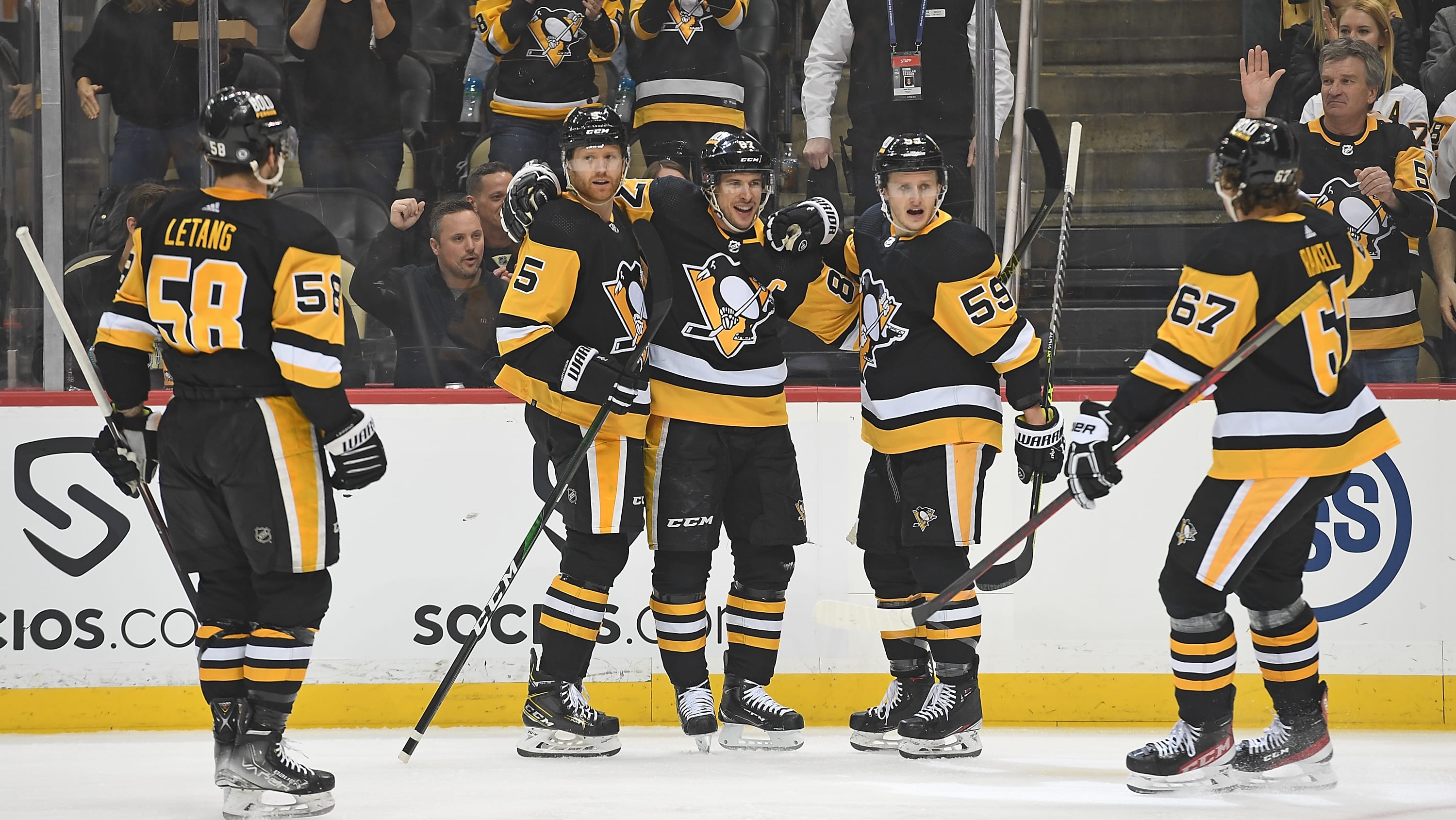 NHL: Malkin viciously cross-checks Borowiecki in the face