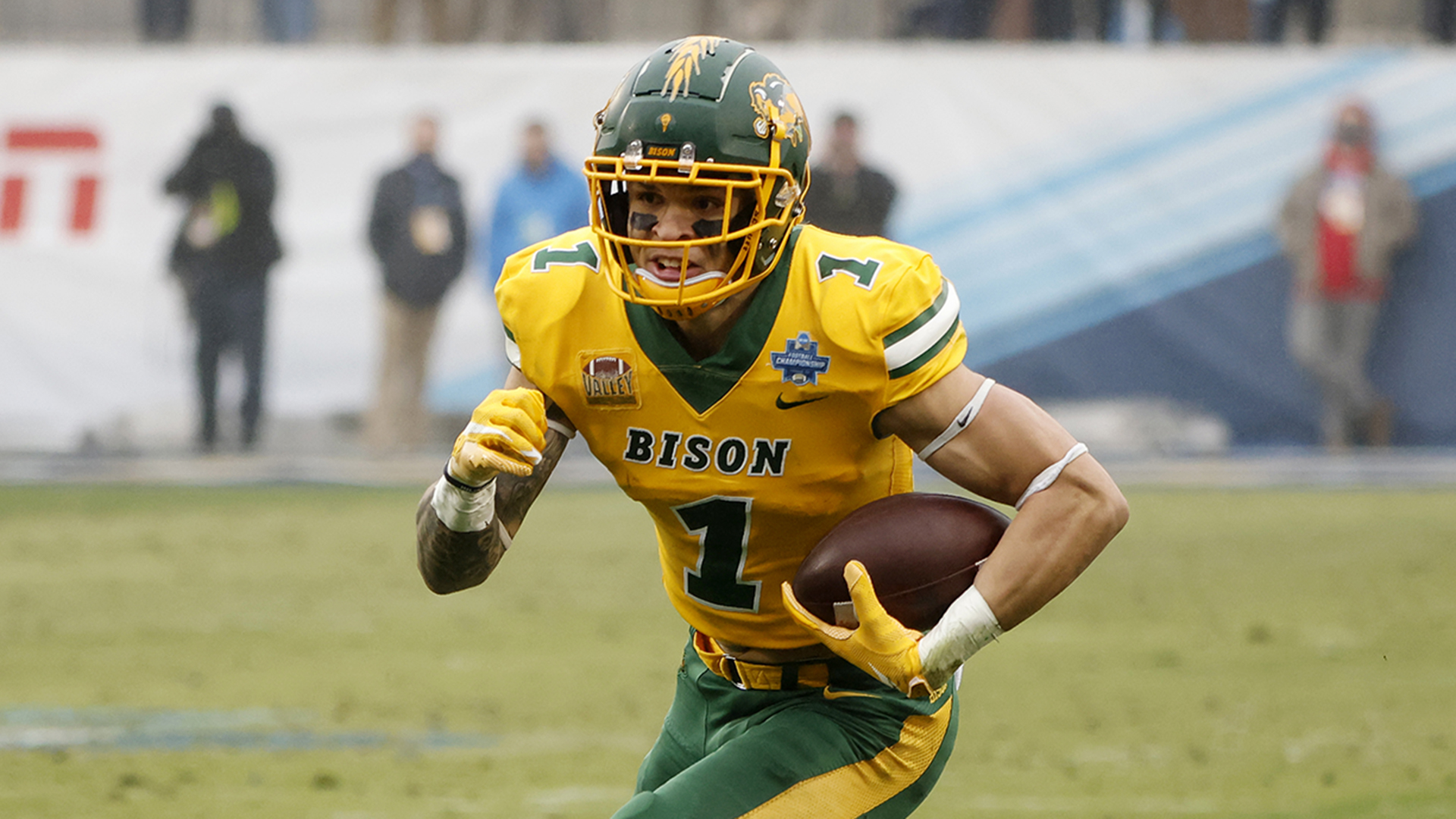 Congratulations to @ndsufootball and @packers WR @christiann.w1 on being  honored as the 2022 co-offensive Senior Bowl Rookie of the Year!…