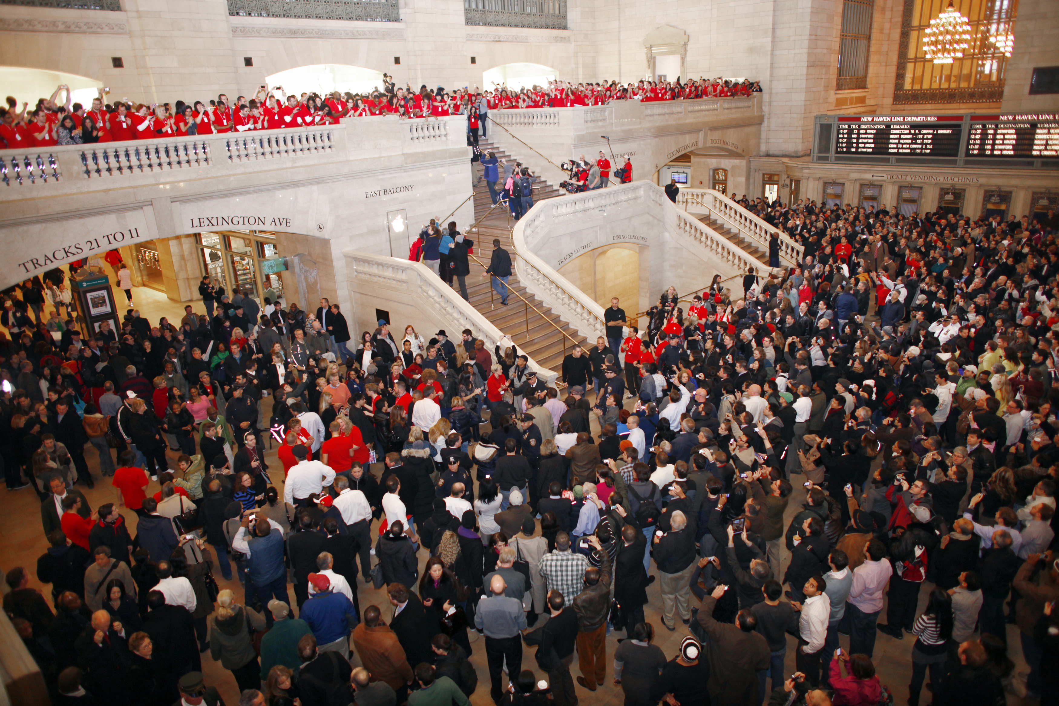 Workers at Apple's Grand Central Terminal store are moving toward a union vote