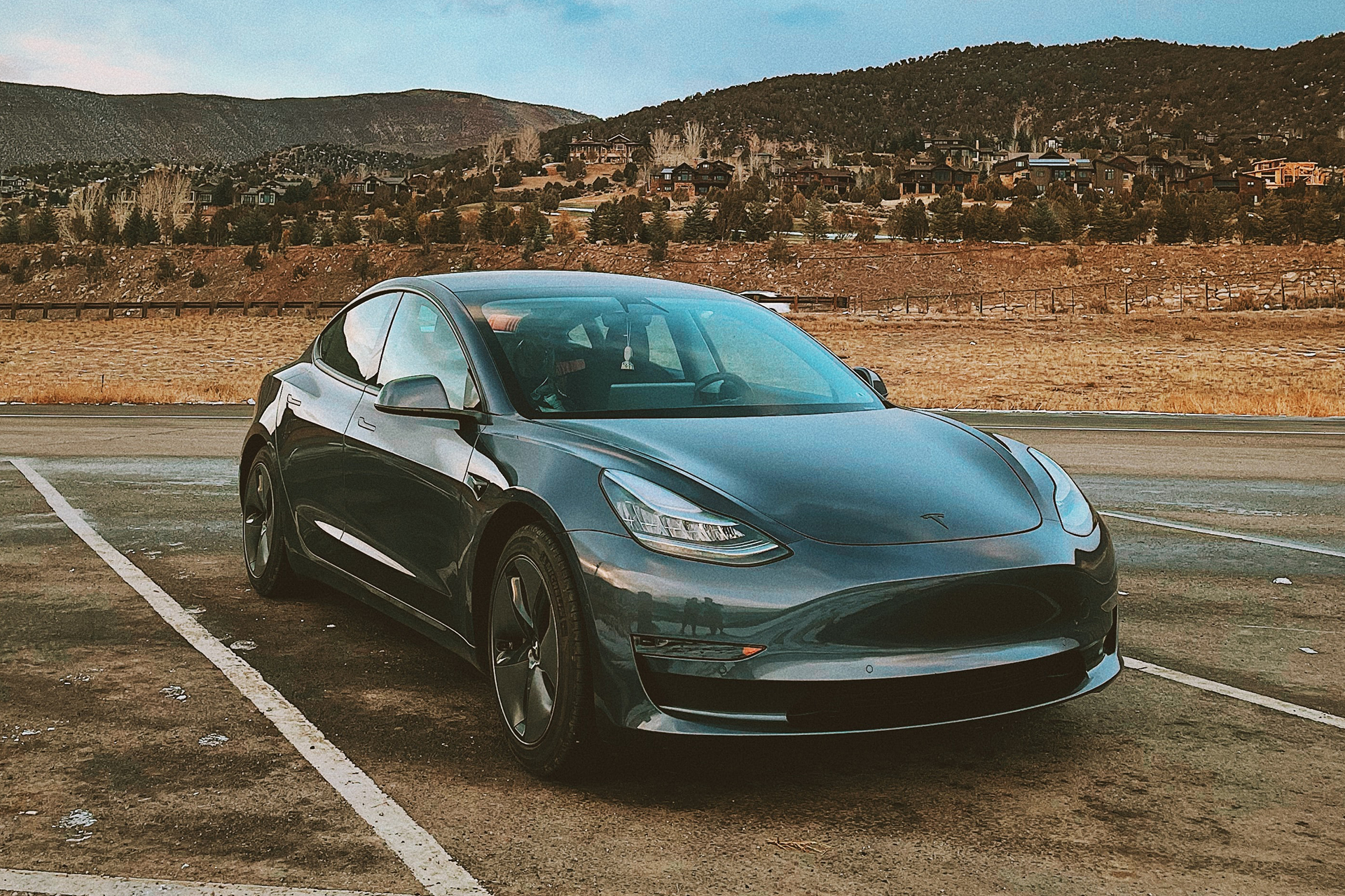 Tesla agora pode segurar seu EV no Colorado, Oregon e Virgínia