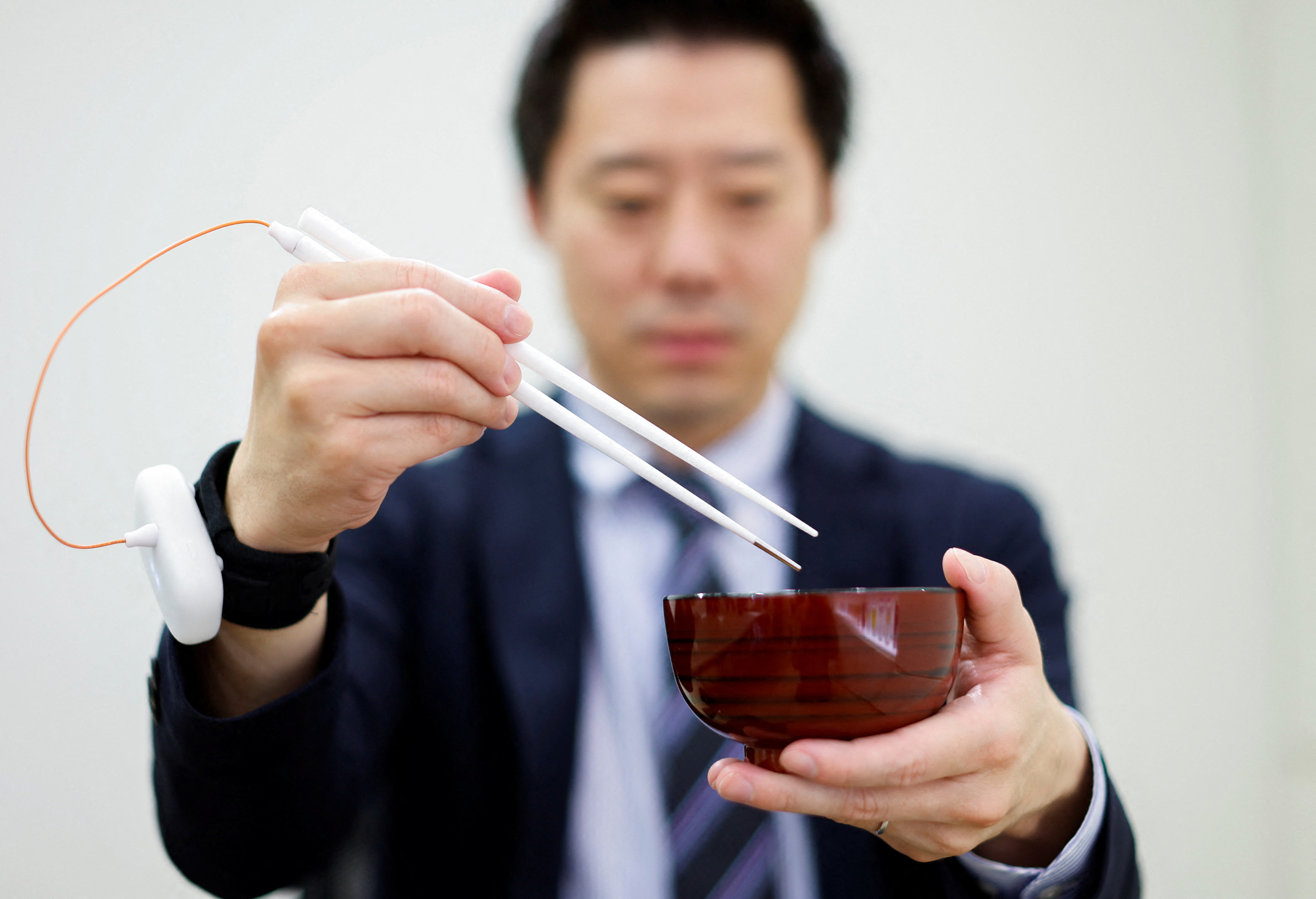 The Morning After: Electric chopsticks that make food taste saltier