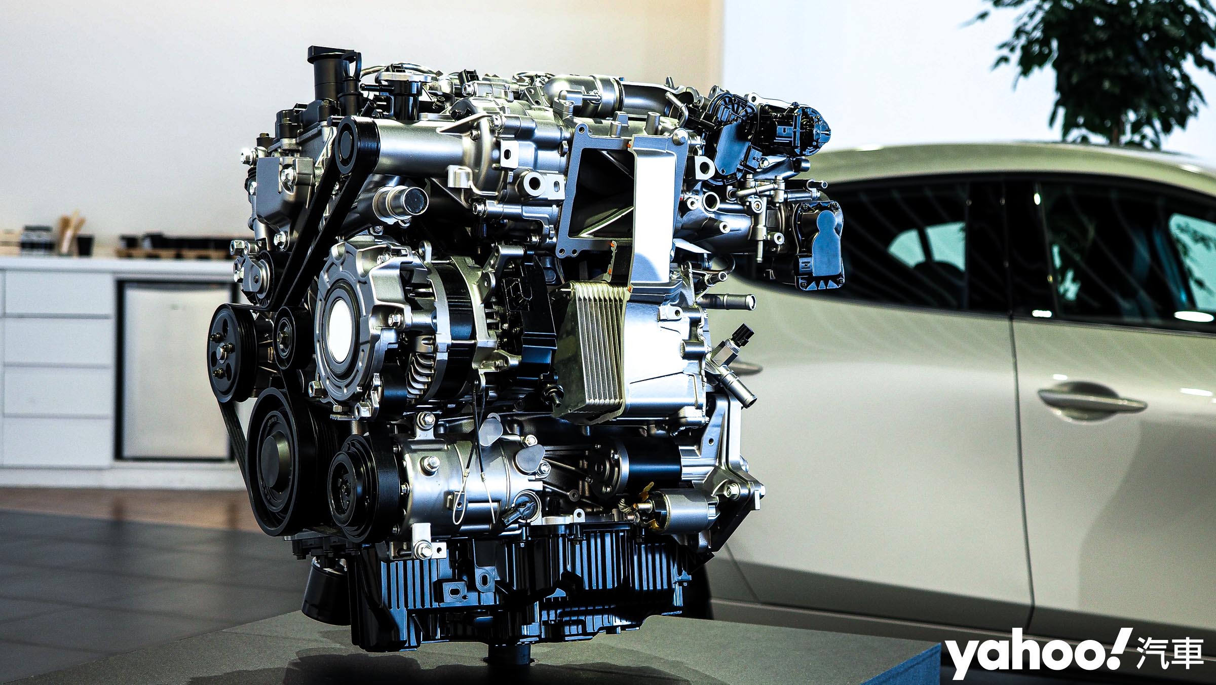 Mazda e-Skyactiv X動力，代號HF-VPH的2.0升直列四缸汽油引擎。