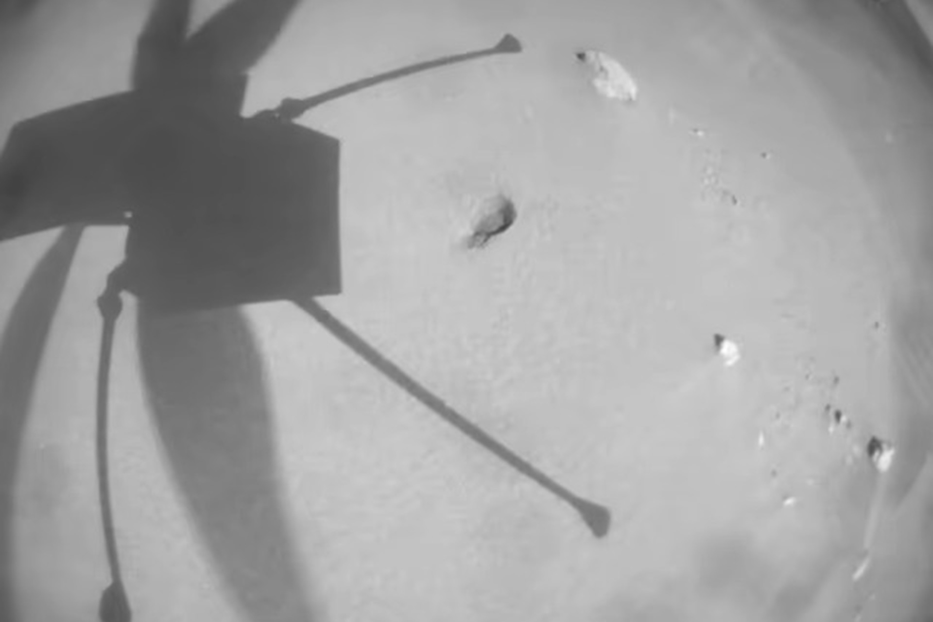 شاهد مروحية المريخ التابعة لناسا وهي تقوم برحلة حطمت الرقم القياسي