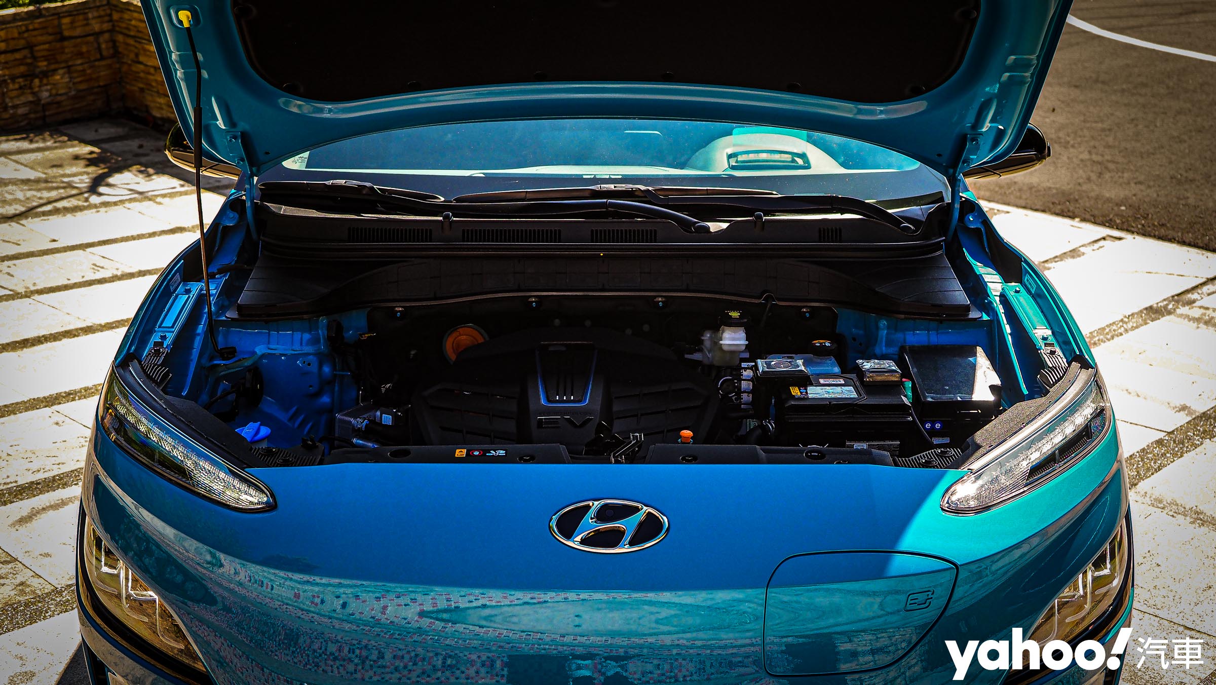 Hyundai KIA集團提出的作法也更有效兼容目前的400V/800V共存環境，車輛本身可容納800V高壓回充。