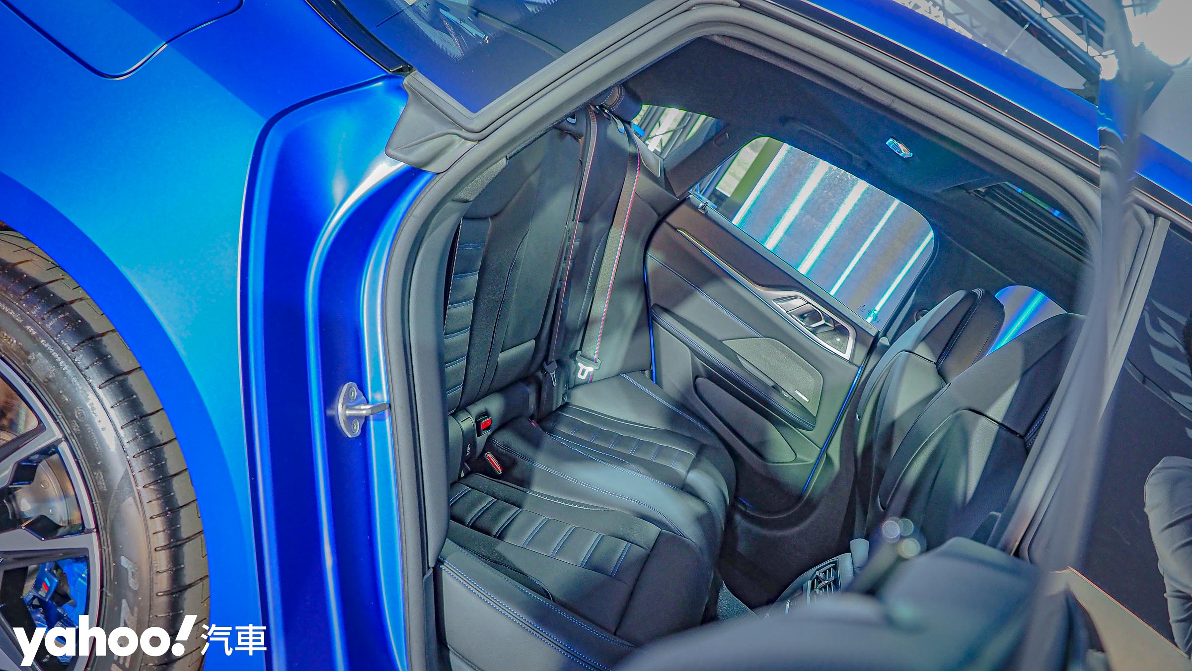 在M50車型上諸如M款三原色安全帶、更具跑格化的縫線點綴，都是i4車系不會忘卻的BMW元素。