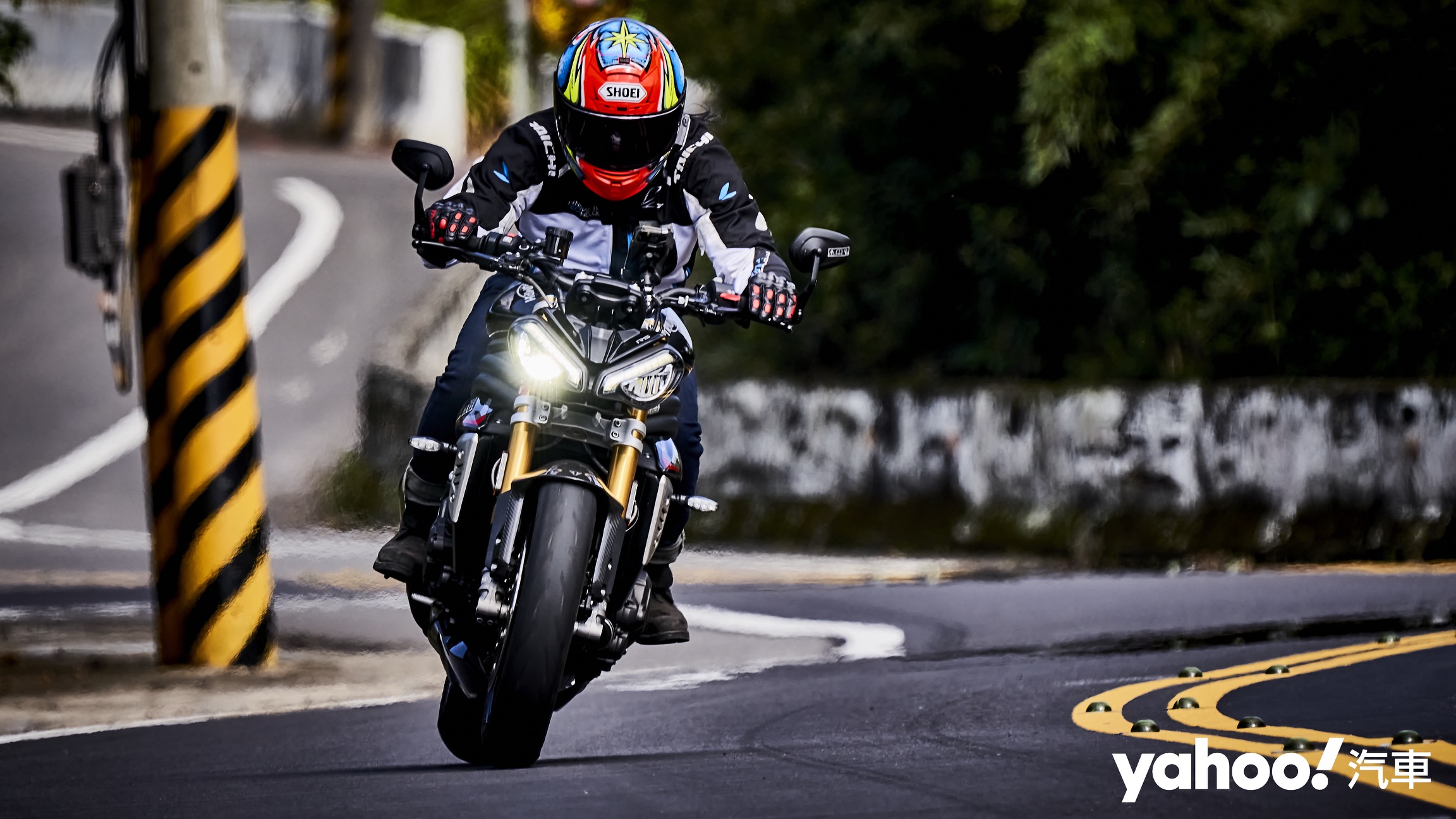 Triumph Speed Triple 1200 RS。