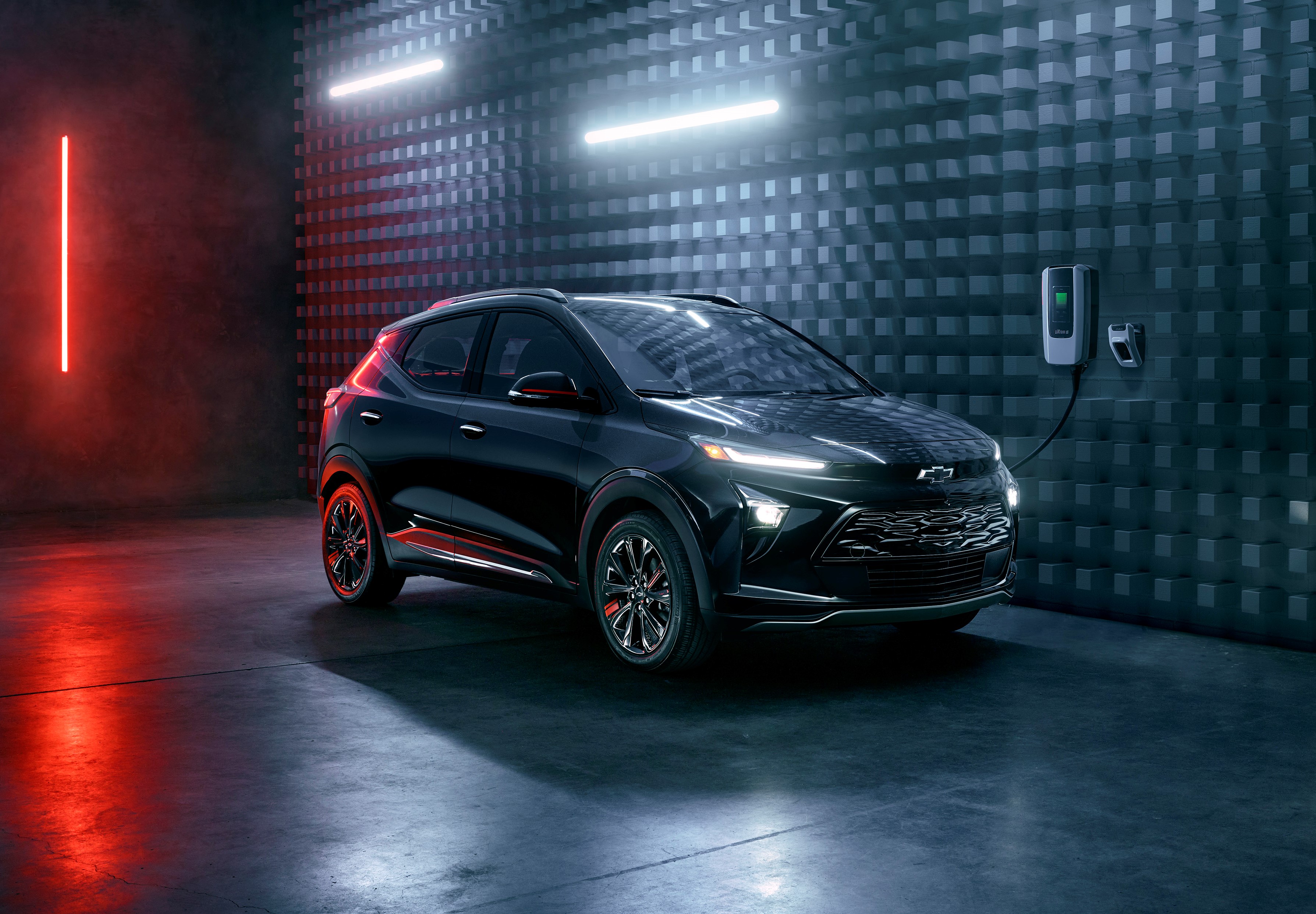 GM drops $6,000 off the sticker price of 2023 Chevy Bolts