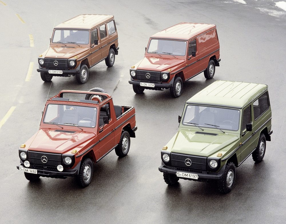 1979年正式量產民用版G-Wagen，提供敞篷、旅行車、貨車、短軸、長軸等車型