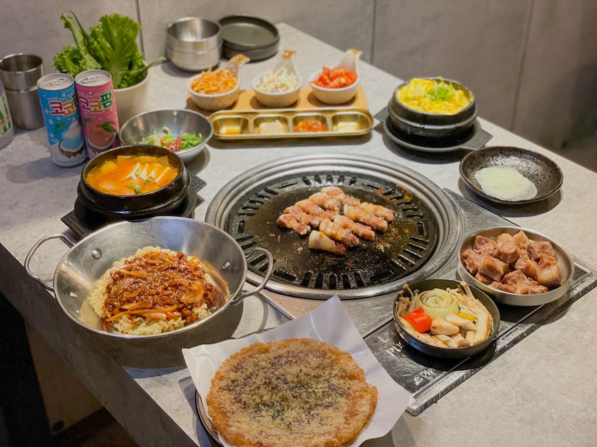 料韓男的一般雙人套餐份量十足。（攝影：曼娣慢慢遊）