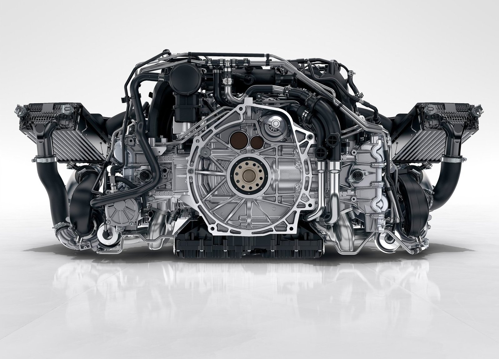 3.0升水平對臥六缸引擎外掛兩顆渦輪增壓器，動力輸出更強大，也更環保。