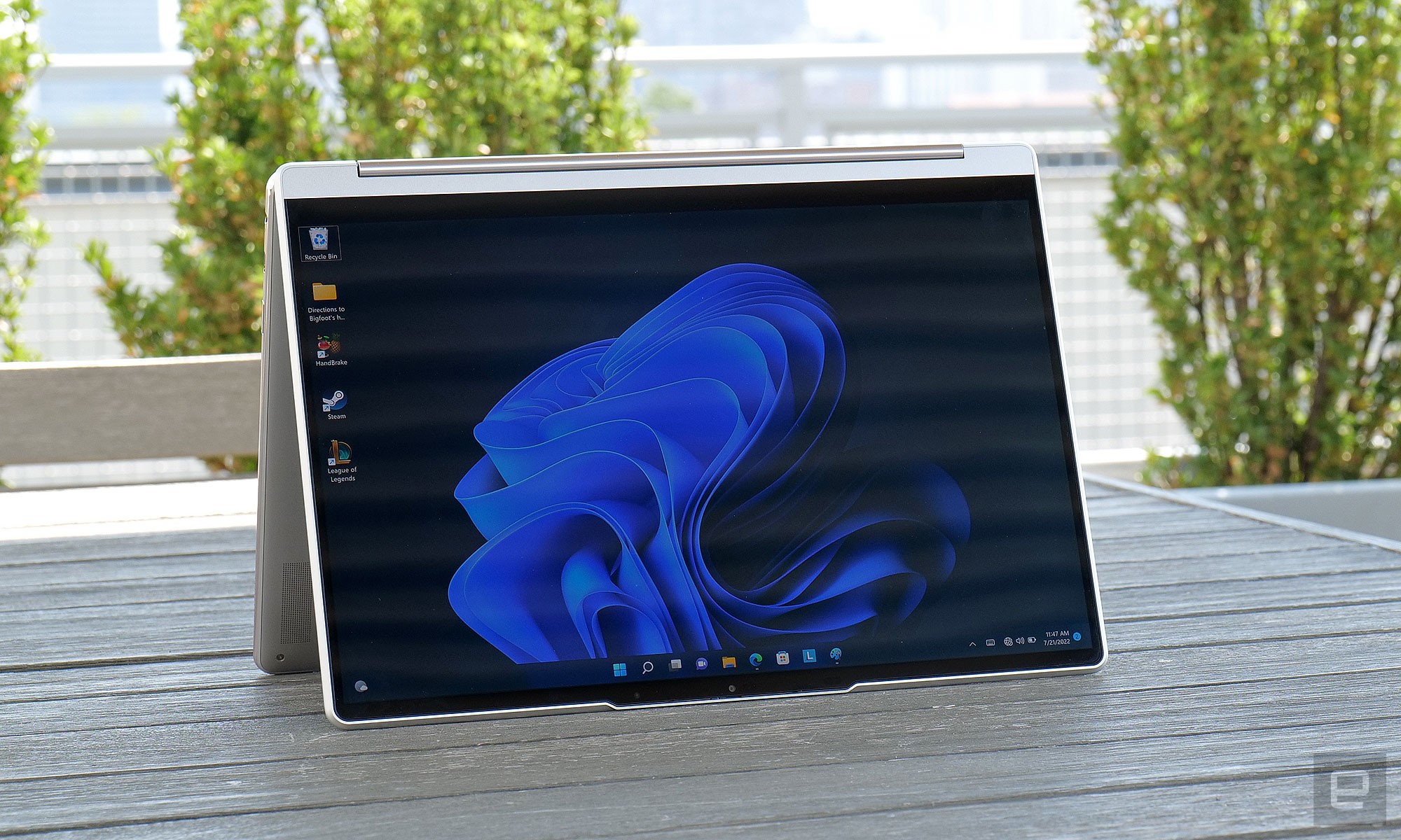 Because its speaker is built into its hinge, the Yoga 9i delivers excellent audio quality, regardless of which mode it's in. " data-uuid="cce09f2a-12fe-3c88-be62-deb3cff5a9bd