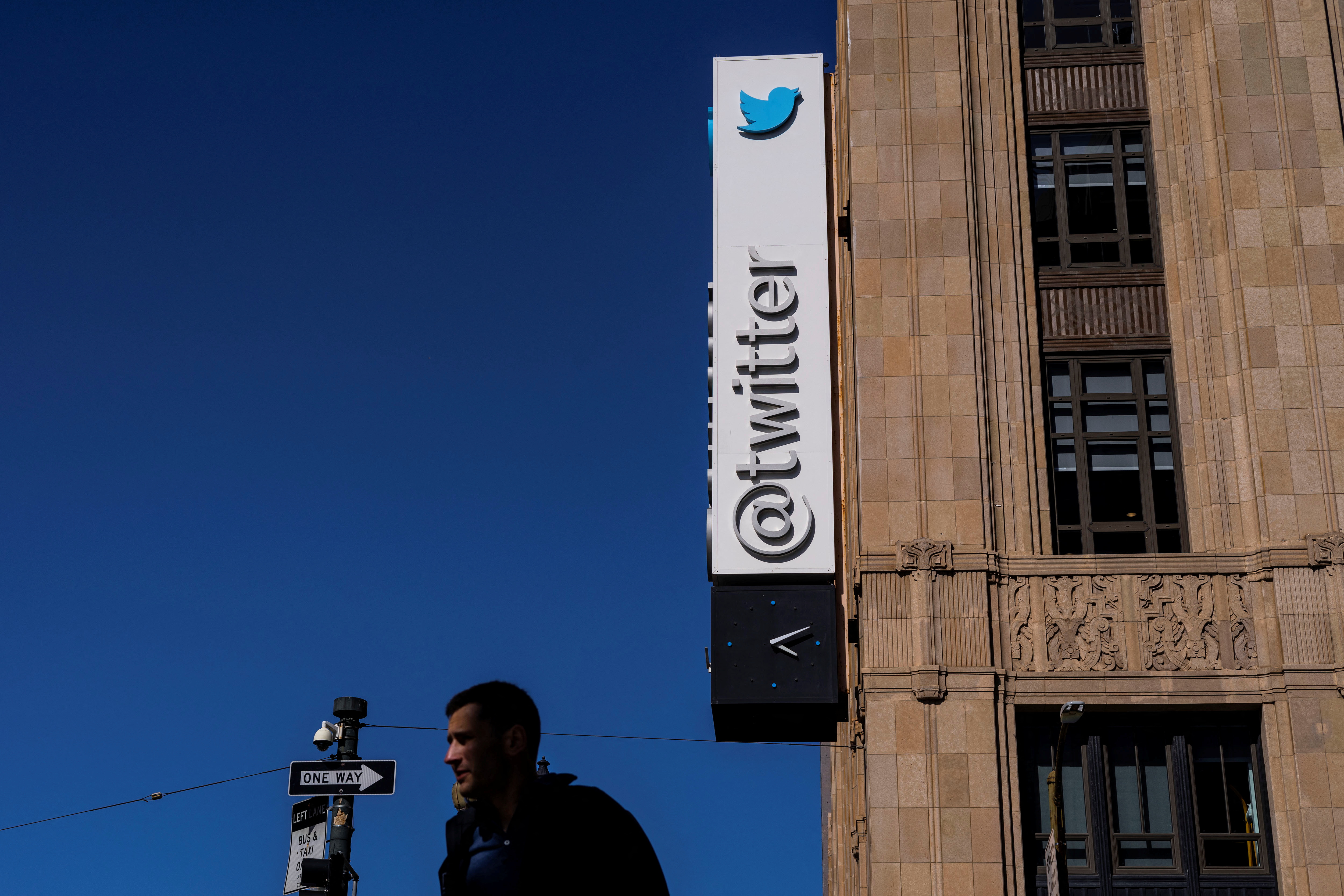Twitter从其招聘团队中解雇了近100名员工