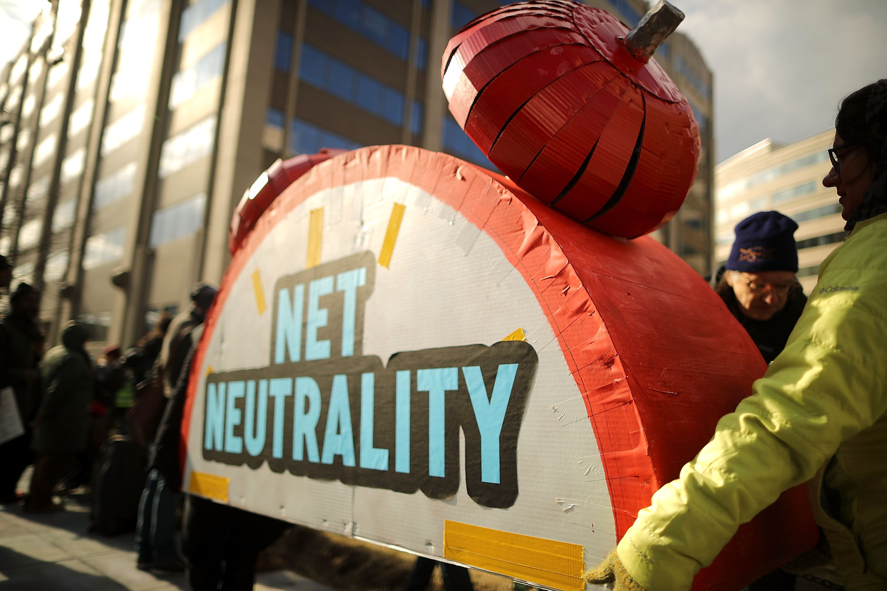 Senate bill aims to restore net neutrality, including throttling safeguards