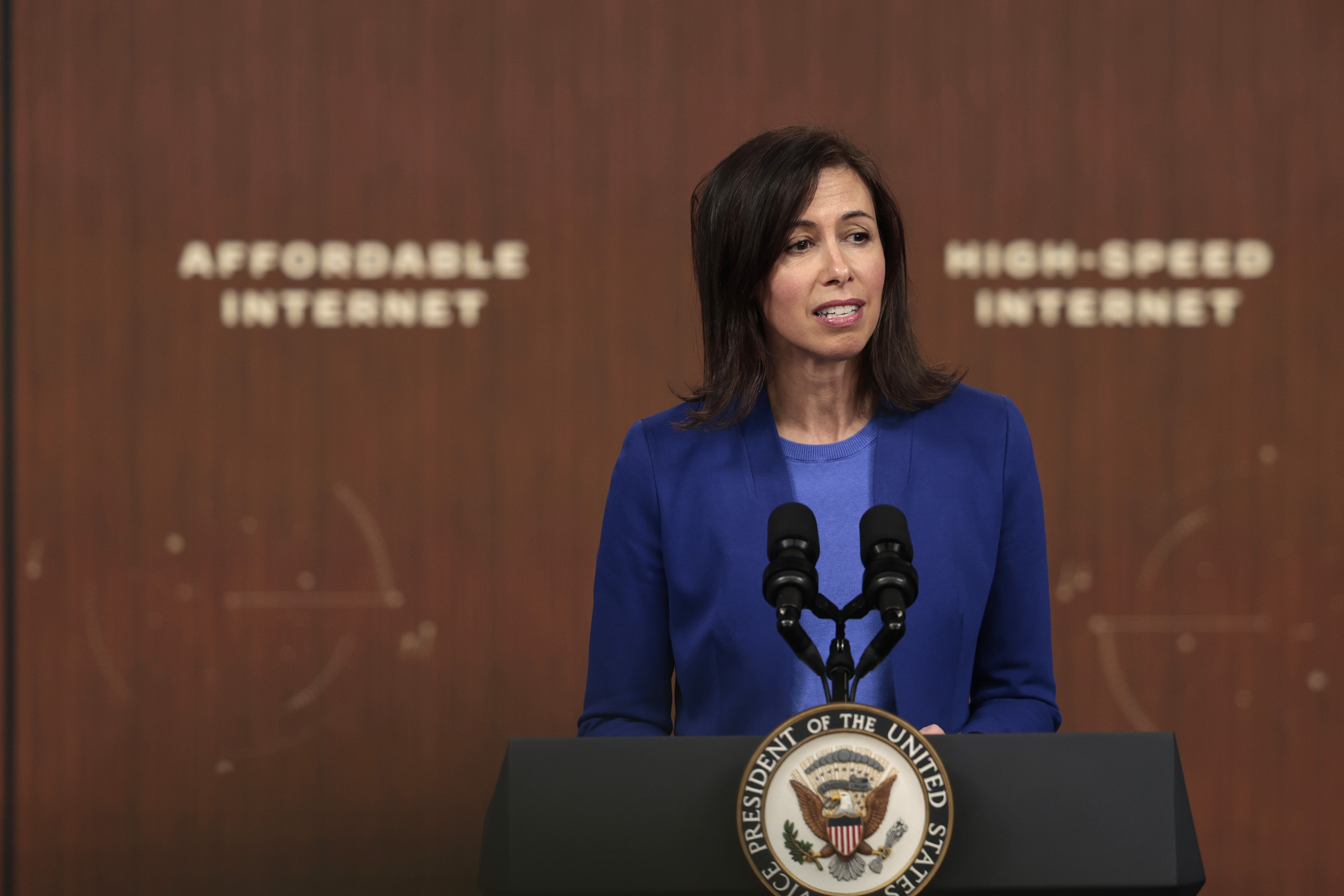 FCC chair proposes raising broadband standard to 100Mbps