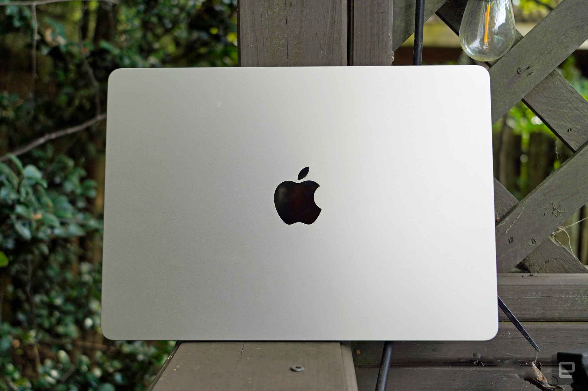 MacBook Air (M2, 2022)" data-uuid="9a5b02b4-f889-38dc-a523-f001b3b092bf