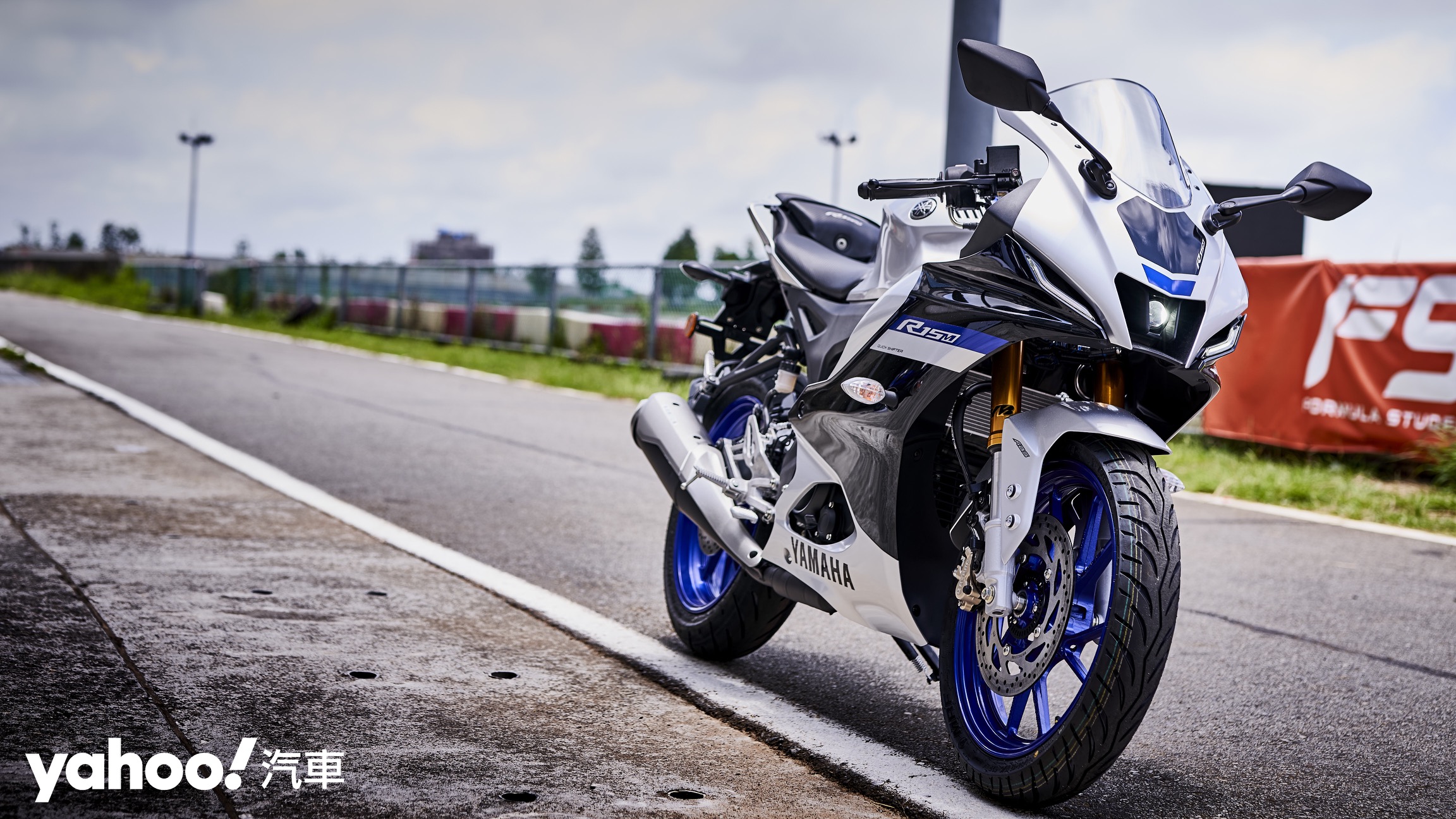 2022 Yamaha YZF-R15 v4賽道試駕！小而熱血但非誠勿擾？！