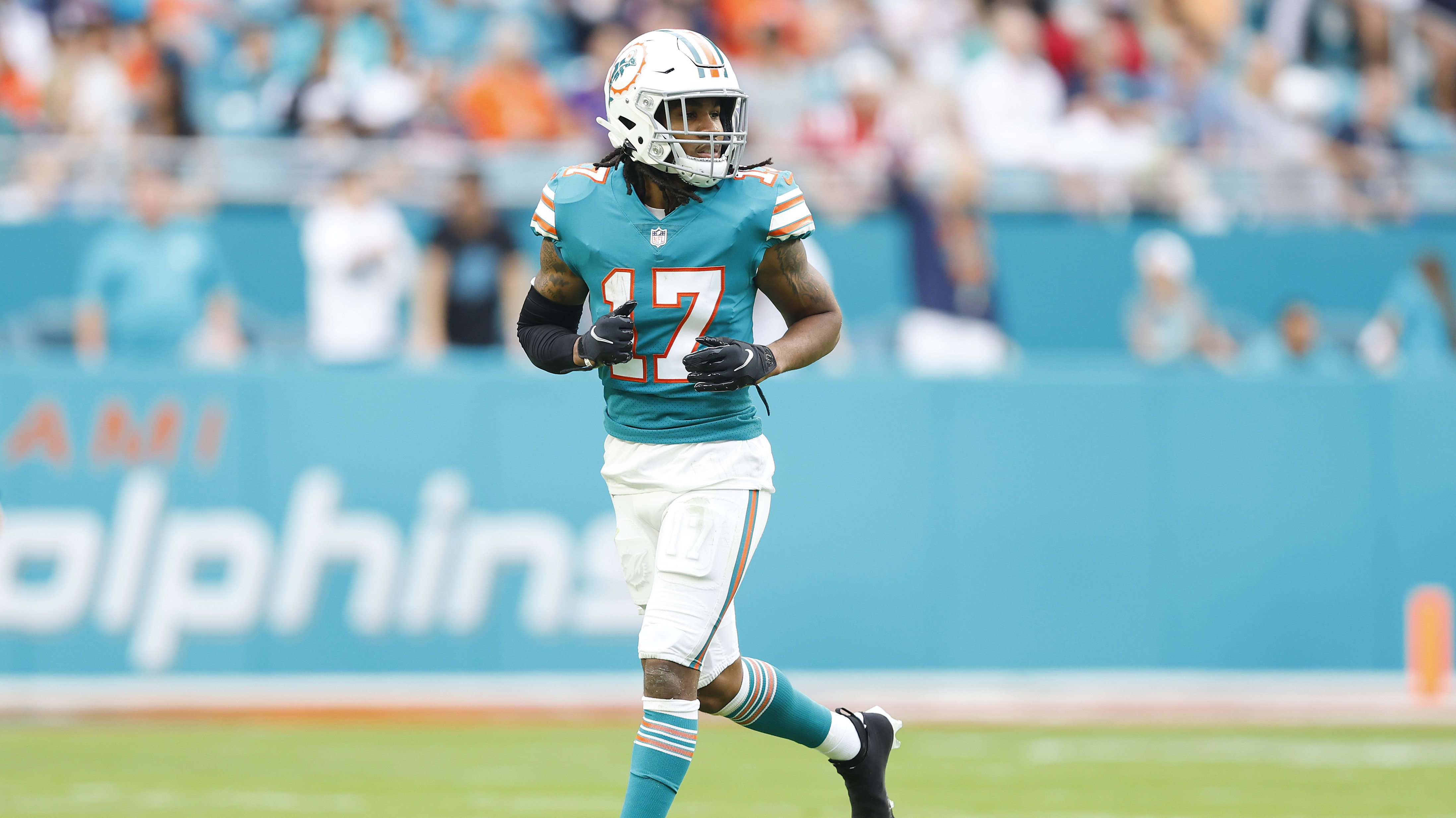 Jaylen Waddle returns with circus catch for Dolphins 