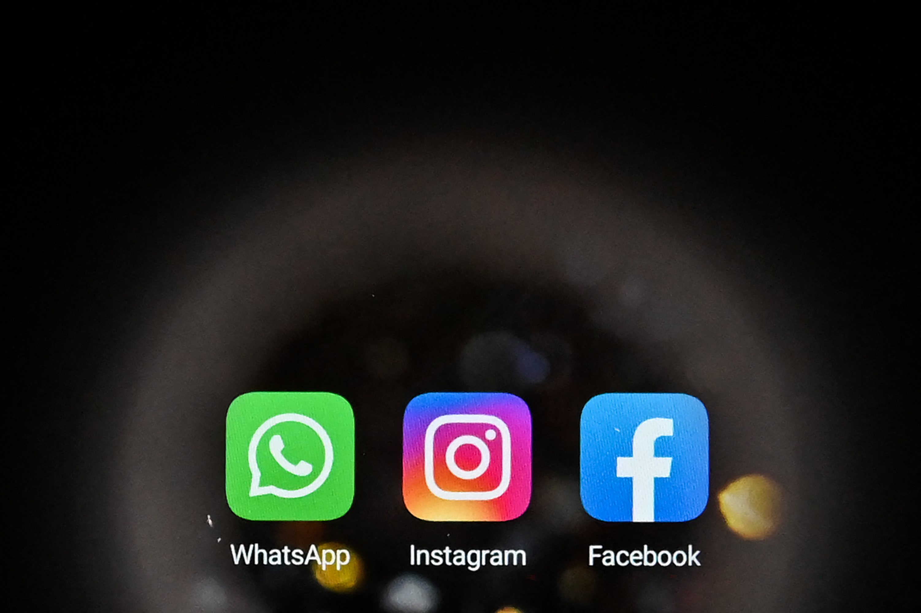 Facebook, Instagram and WhatsApp could soon have exclusive features for those willing to pay