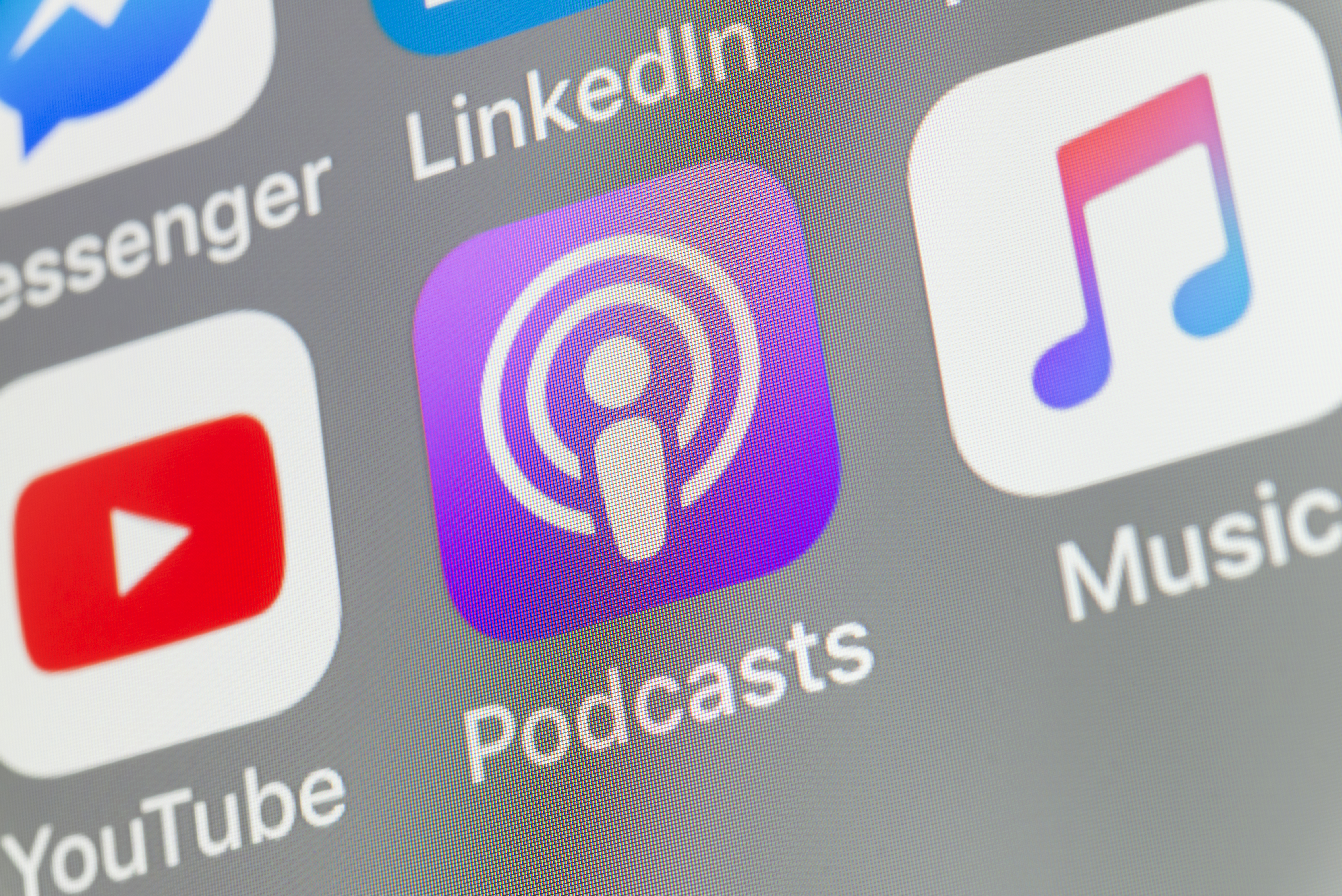 apple-reportedly-wants-podcast-deals-that-can-lead-to-tv-shows-or-engadget