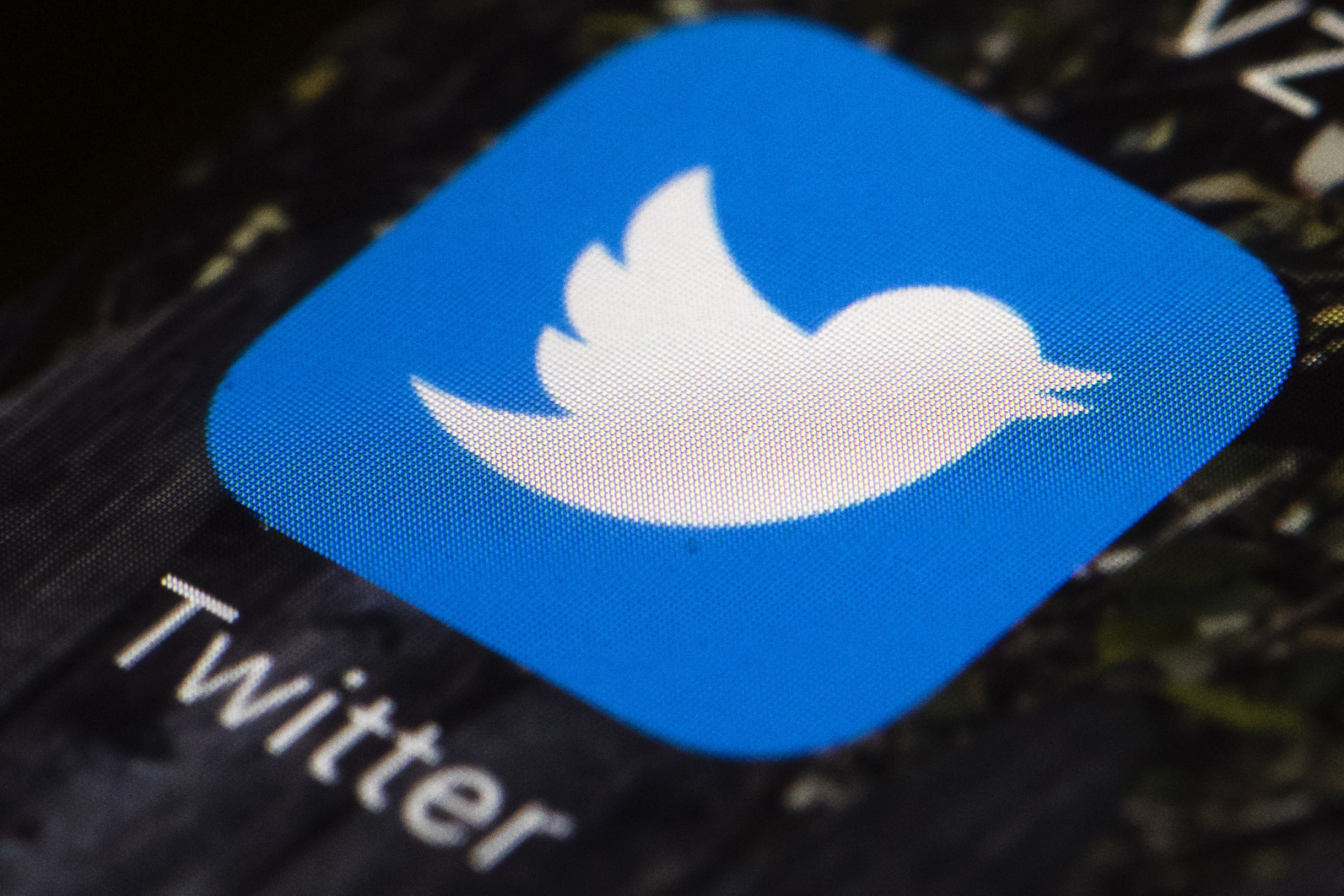 Twitter каже, що обмежив охоплення понад 700 000 твітів, які порушували його політику