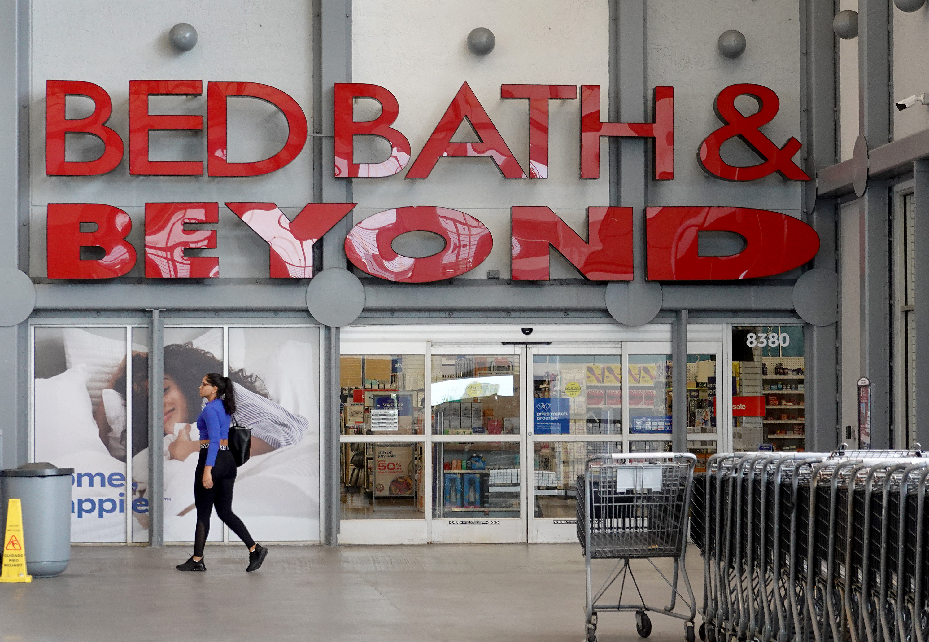 Bed Bath & Beyond bankruptcy poised to boost online retailers Wayfair, Overstock: Analyst