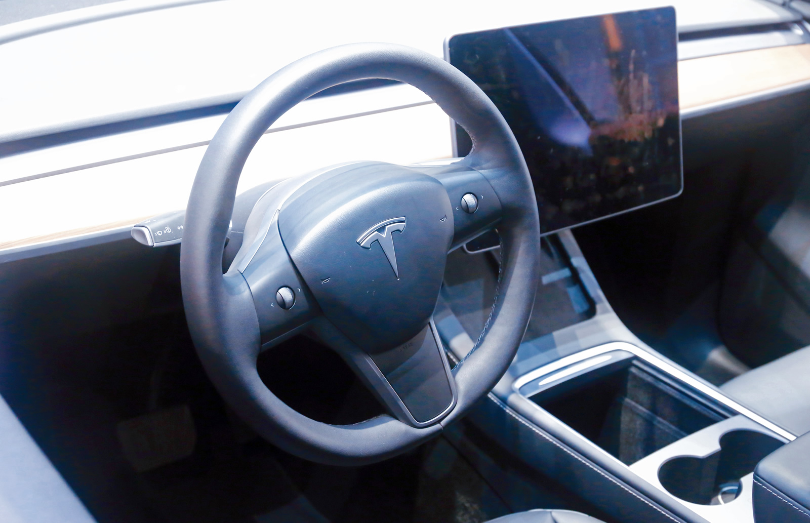 Tesla improves self-driving abilities to $ 15,000 – Engadget