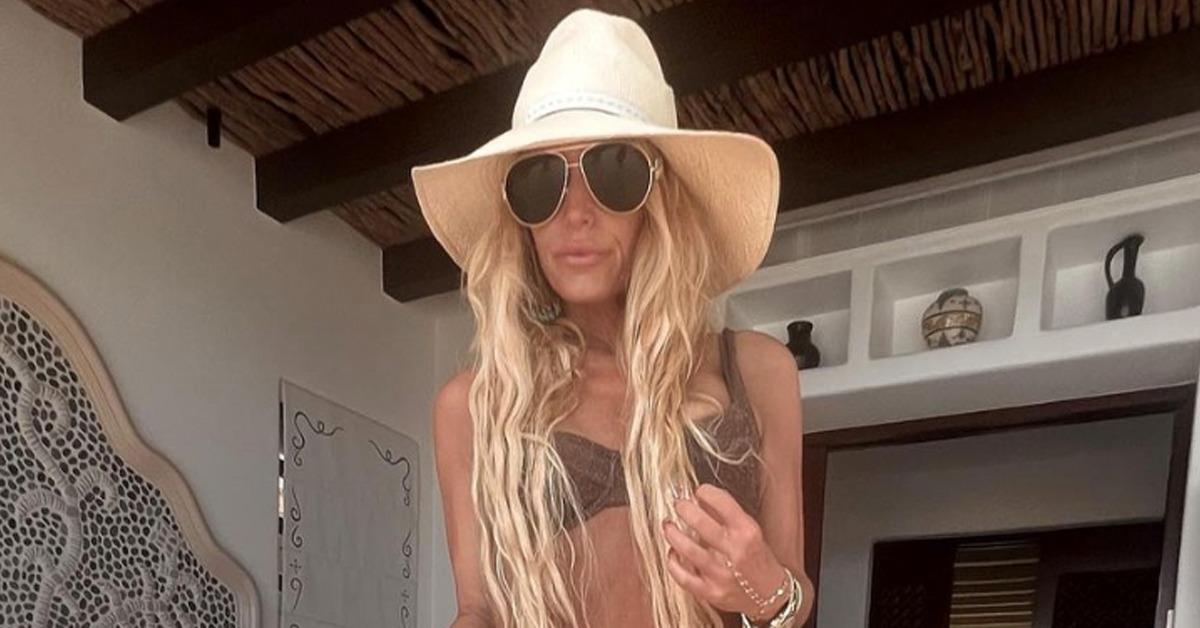 Jessica Simpson shows off 45kg transformation in crop top snap