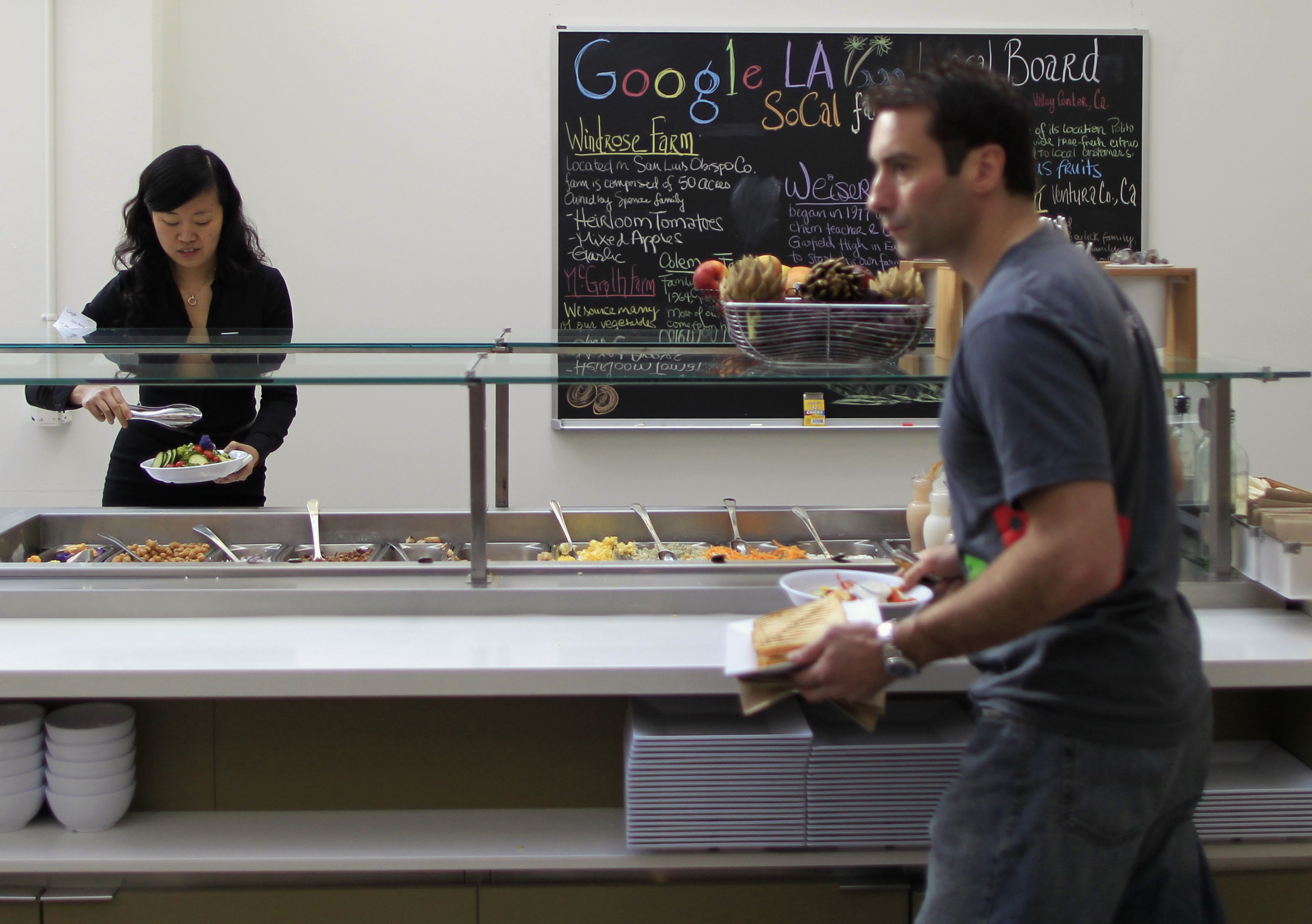 Thousands of Google’s cafeteria workers ‘quietly unionized during the pandemic,’ report says | Tech Reader