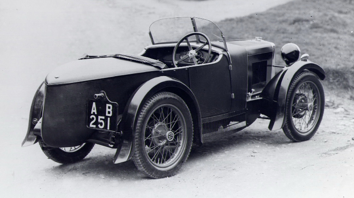 圖／來自英國的MG汽車，以跑車與雙門敞篷車聞名汽車界，1929年推出兼具優雅線條與出色性能的MG M Type，當時便迅速成為最受歡迎的國民跑車。