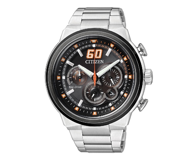 ▲CITIZEN 極速賽車風潮三眼計時光動能腕錶CA4134-55E，指針具夜光功能。（圖片來源：Yahoo購物中心）
