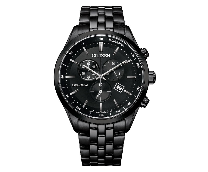 ▲CITIZEN 三眼全黑賽車錶 光動能AT2145-86E，外型時尚優雅。（圖片來源：Yahoo購物中心）