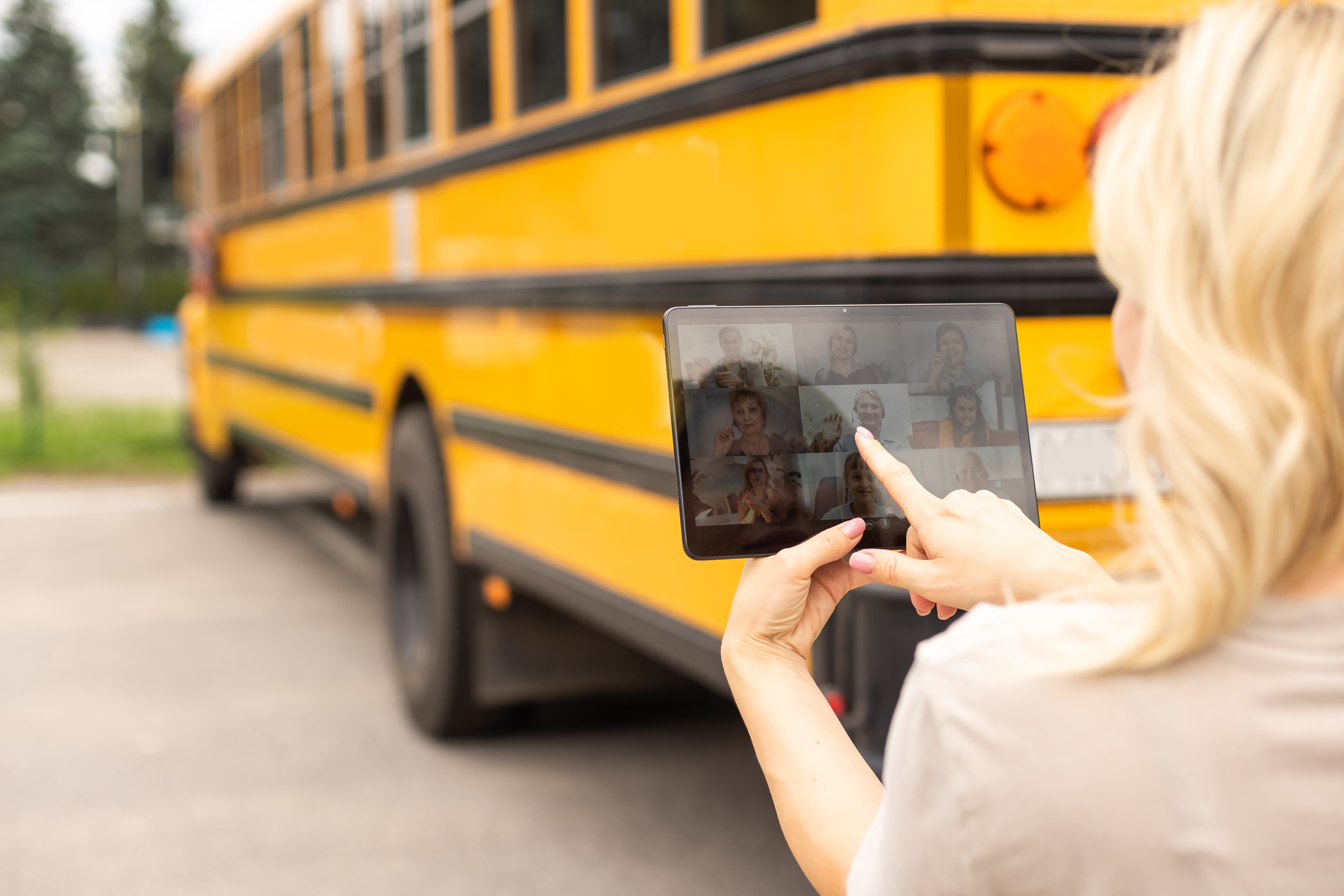 SpaceX хочет поставить интернет Starlink на сельские школьные автобусы