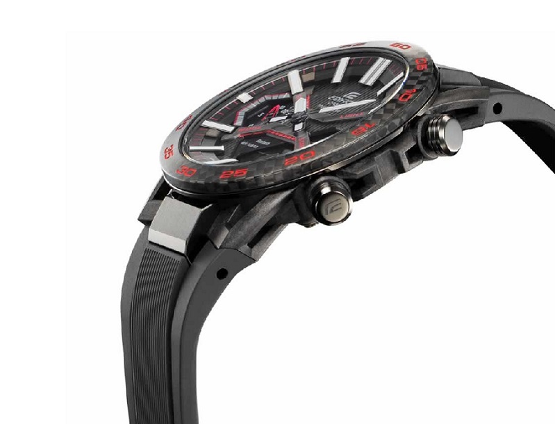 ▲CASIO EDIFICE ECB-2000PB-1A採用具備韌性與輕巧的碳纖維材質，堅固耐用。（圖片來源：Yahoo購物中心）