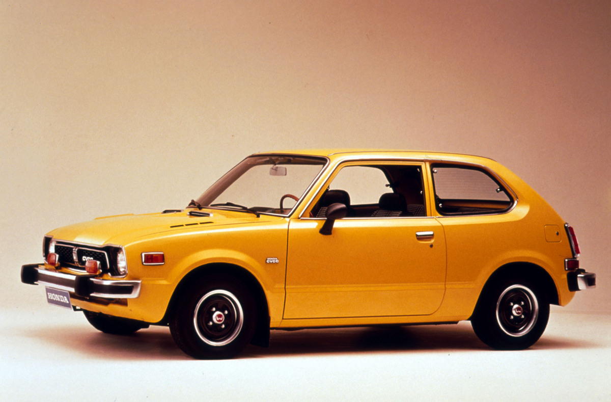 初代Honda Civic以強悍CVCC引擎一舉突破70年代嚴苛的美國法規限制。�� 圖片摘自：Honda Media Newsroom