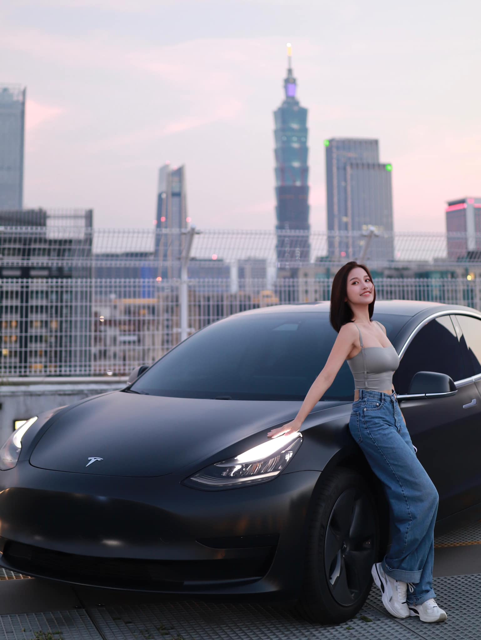 【明星聊愛車】蔡瑞雪「唯一選擇」特斯拉Tesla model 3 大讚：「具科技感、操作簡單不複雜還有寵物模式、手機可以直接當車鑰匙！」