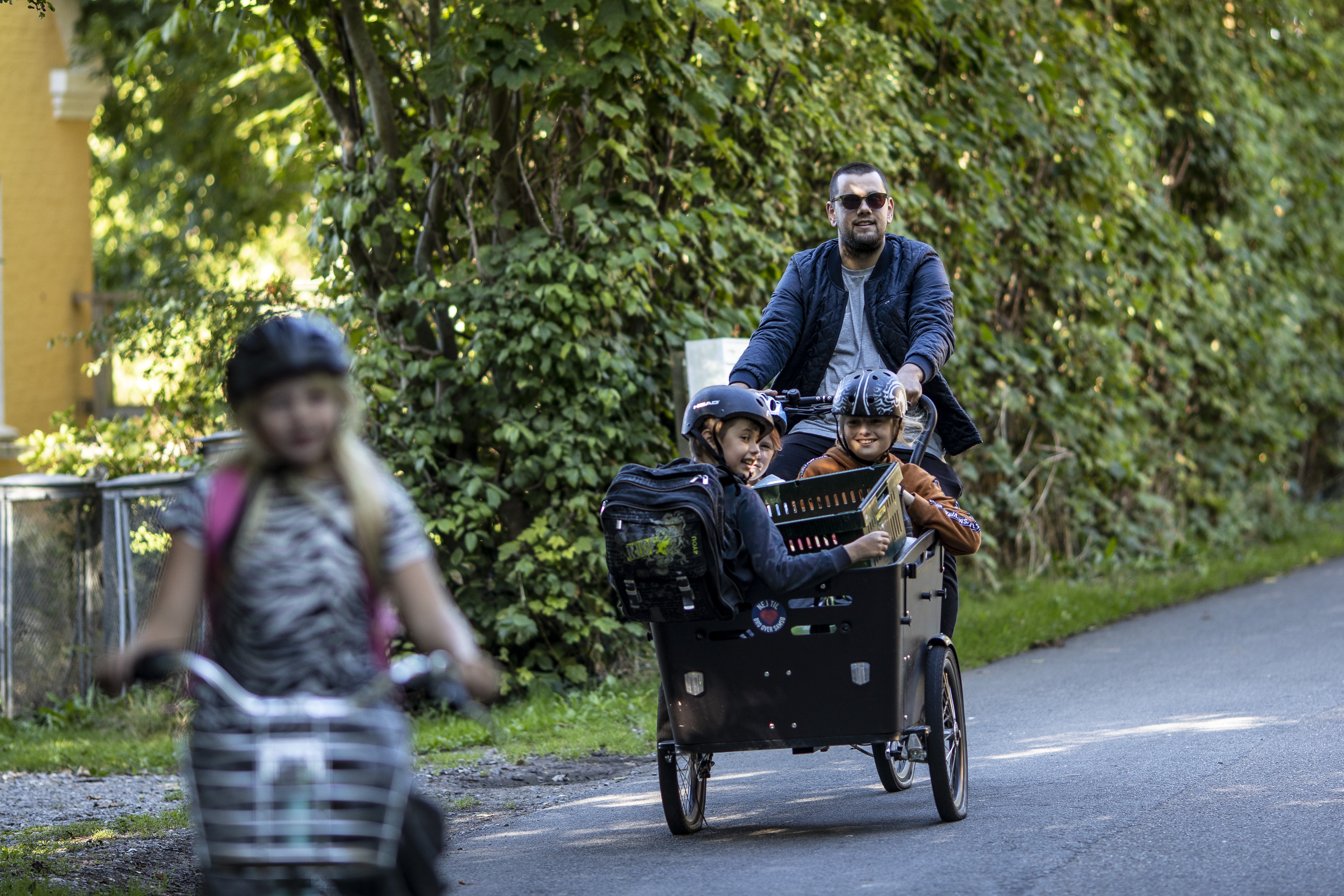 SAMSO, DENMARK - SEPTEMBER 07: Sebastian Lukas, teacher at Samsø Frie Skole school rides a cargo bike with students to a small forest, about 2,5 away from school, to their science and math class on September 07, 2020 in Samso, Denmark. Samsø is a sandy, 114 square kilometers island of around 3,800 inhabitants which used to be inhabited by Vikings. The progressive Samsø Frie Skole school had pondered the move outdoors for years prior to the pandemic. With the reopening of schools, countries around the world are grappling to move classes outdoors, where the virus is far less likely to spread than indoors. Especially Europe’s Nordic countries, including Denmark and Norway, where outdoor schooling has long been engrained and is now gaining rapid momentum. (Photo by Maja Hitij/Getty Images)