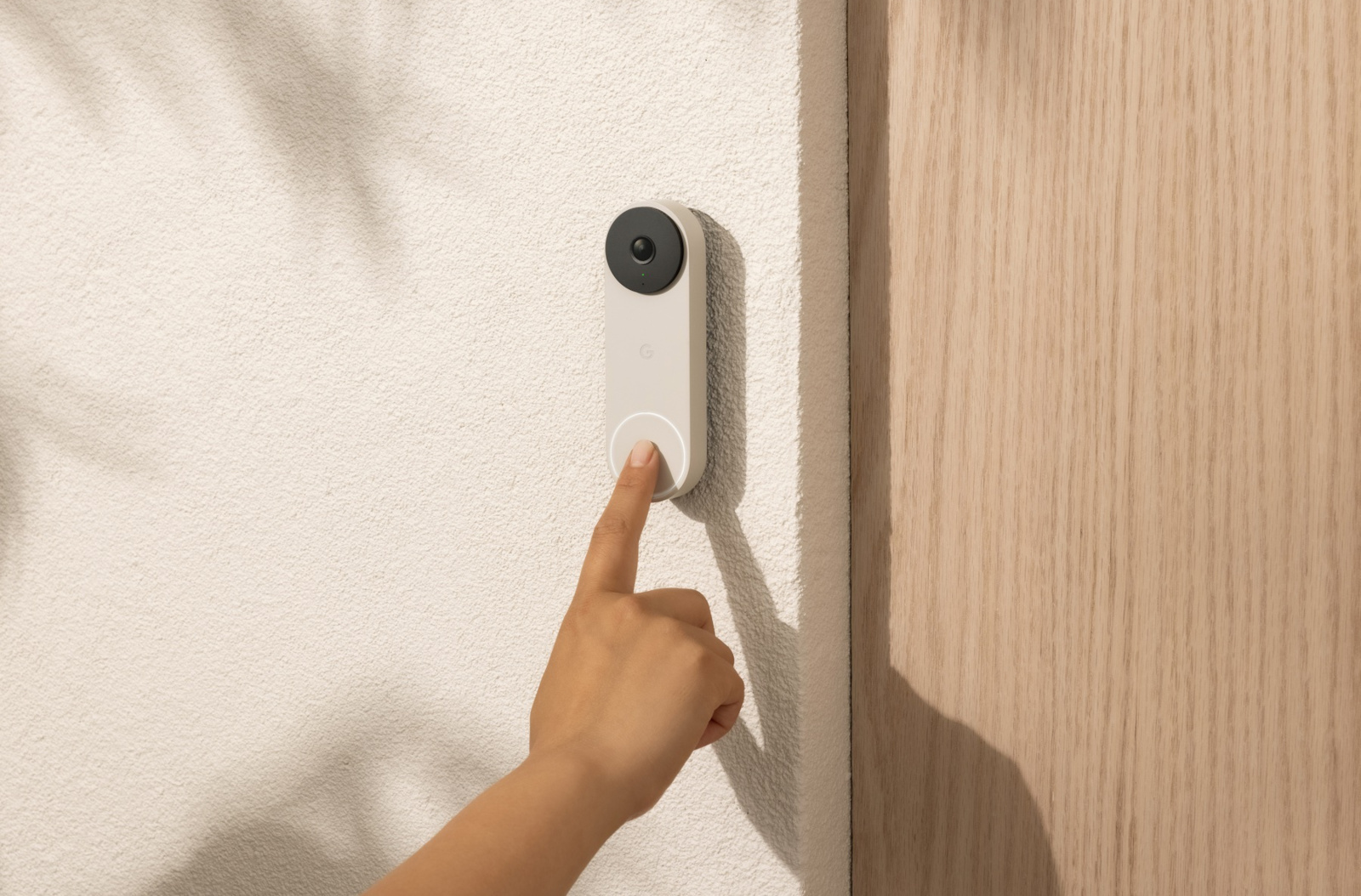 El Nest Doorbell con cable de segunda generación de Google es más pequeño y ofrece imágenes mejoradas