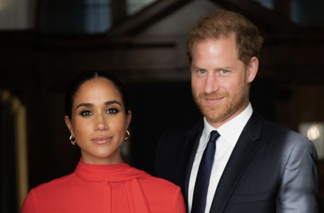 Meghan Markle, Prince Harry hold hands in new photos taken 3 days before Queen Elizabeth II's death - Yahoo Life