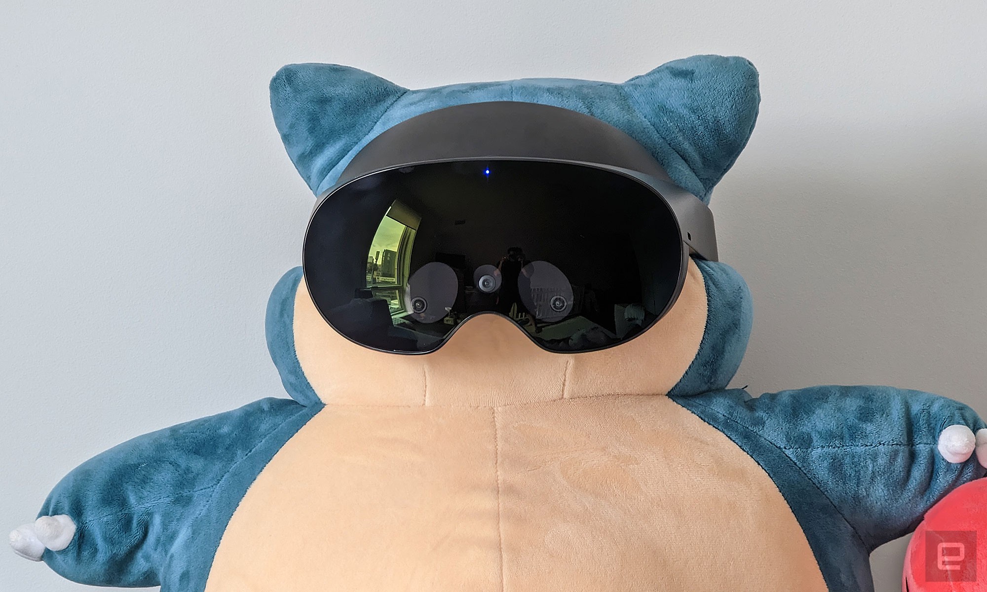 The Quest Pro's interior sensors are use to track face and eye movements to support features like foveated rendering and expressions for VR avatars. " data-uuid="c68159a9-093f-360b-936c-7ec7988accdd