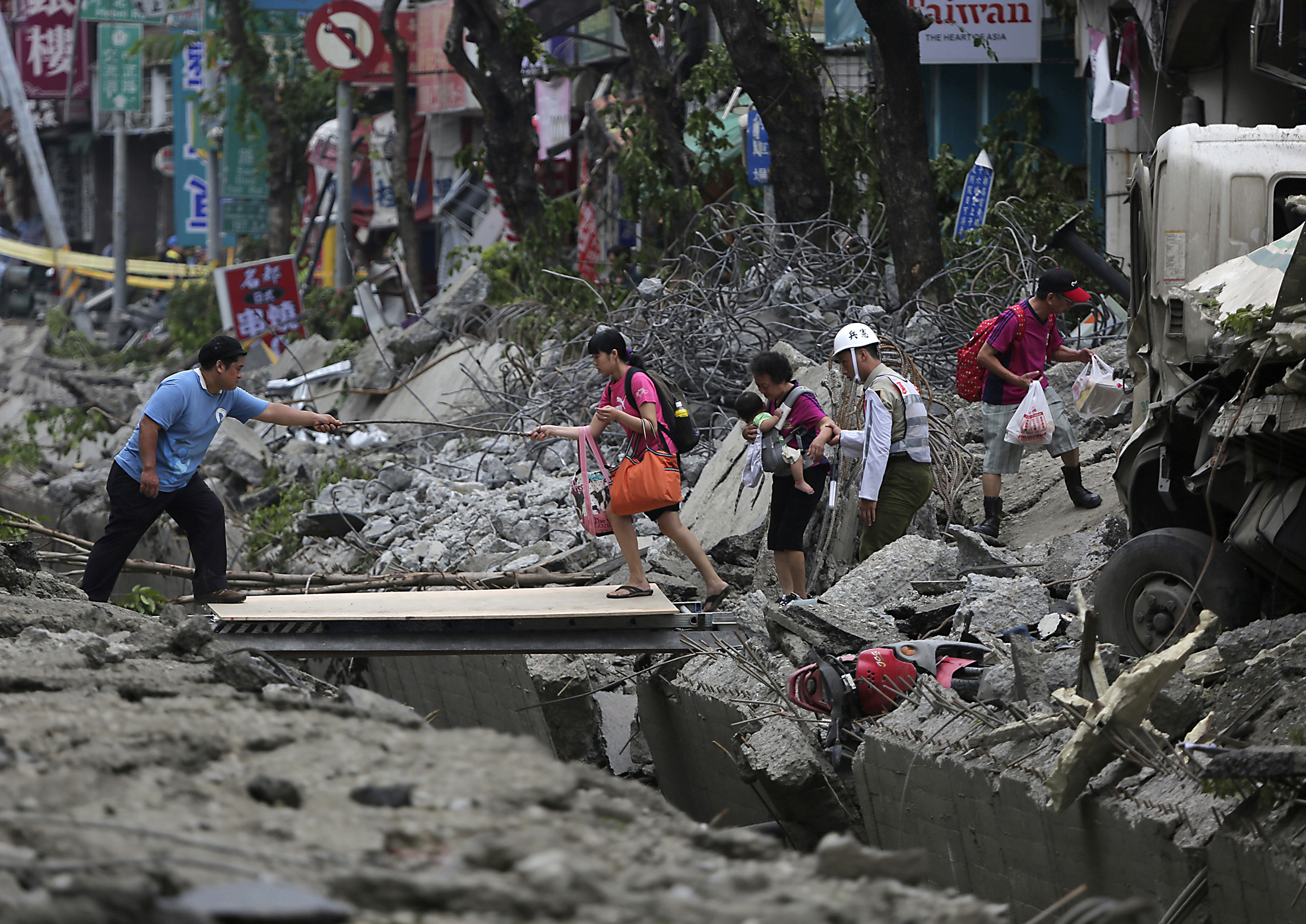 2014年8月1日高雄凌晨一場氣爆，至今仍讓台灣人記憶猶新。圖片來源：REUTERS