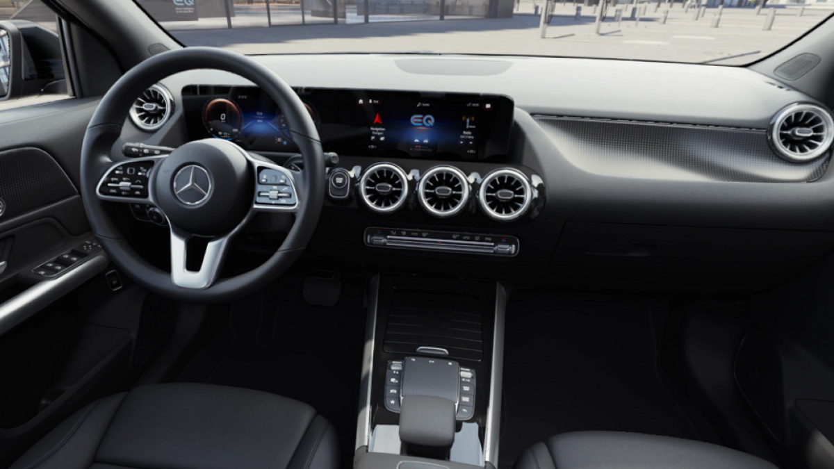 圖／2023 M-Benz EQA 250內裝鋪陳部份，無論是Mercedes-EQ夜幕型護罩、暗色螺旋紋炫光飾板，每個細節皆展現出無可比擬的未來設計感。