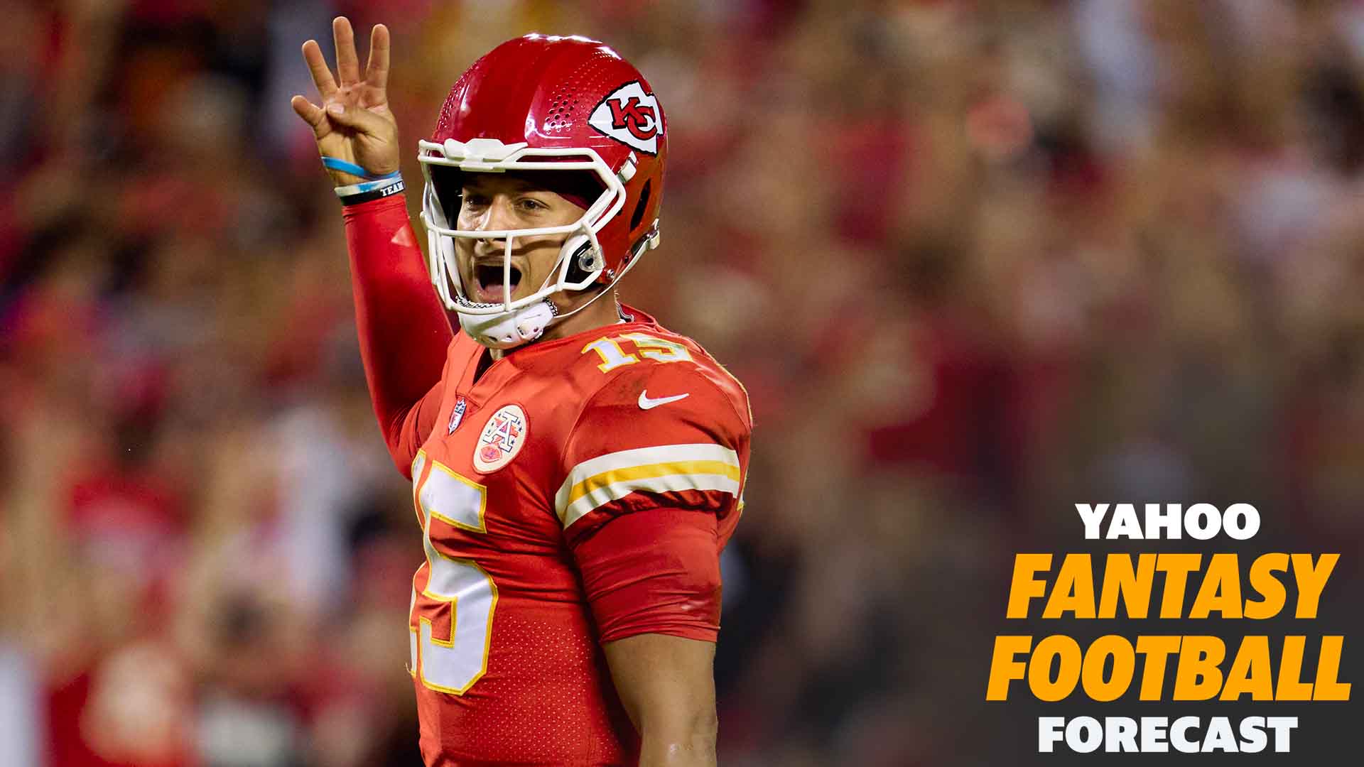 PRO FORECAST MAGAZINE - FANTASY FOOTBALL 2023 - PATRICK MAHOMES (cover)  BRAND NEW: Pro Forecast: : Books