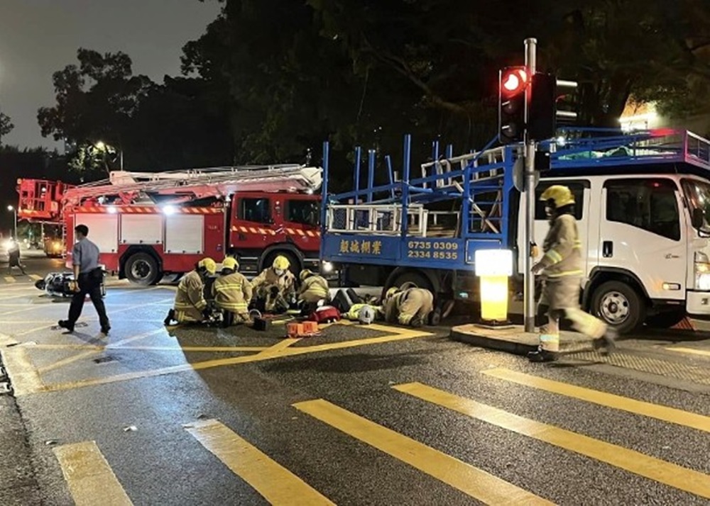 Tung Tau Village Road Two-vehicle collision Iron Knight Injured Female passenger wrapped under truck and sent to hospital Died