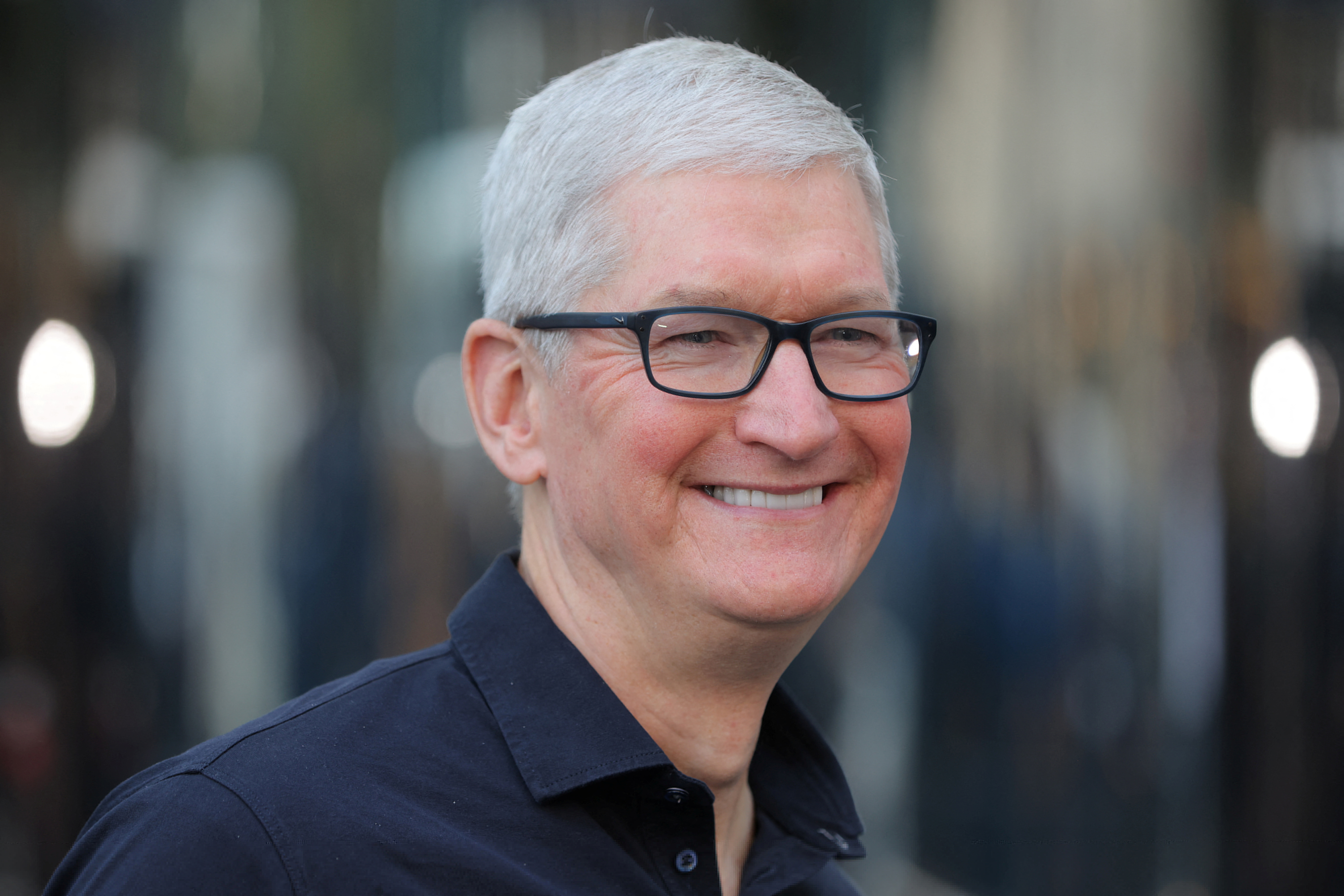 Apple-topman Tim Cook heeft in 2023 een salarisverlaging van 40 procent doorgevoerd